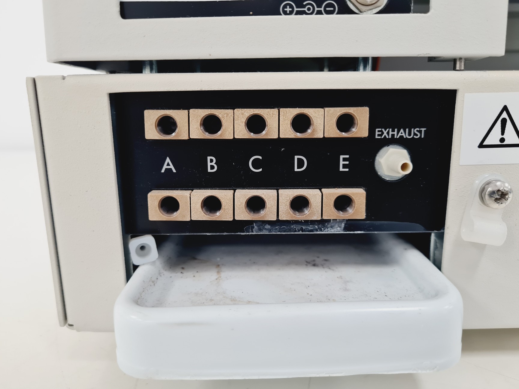 Image of Perkin Elmer Flexar Solvent Manager 5-CH Degasser Lab
