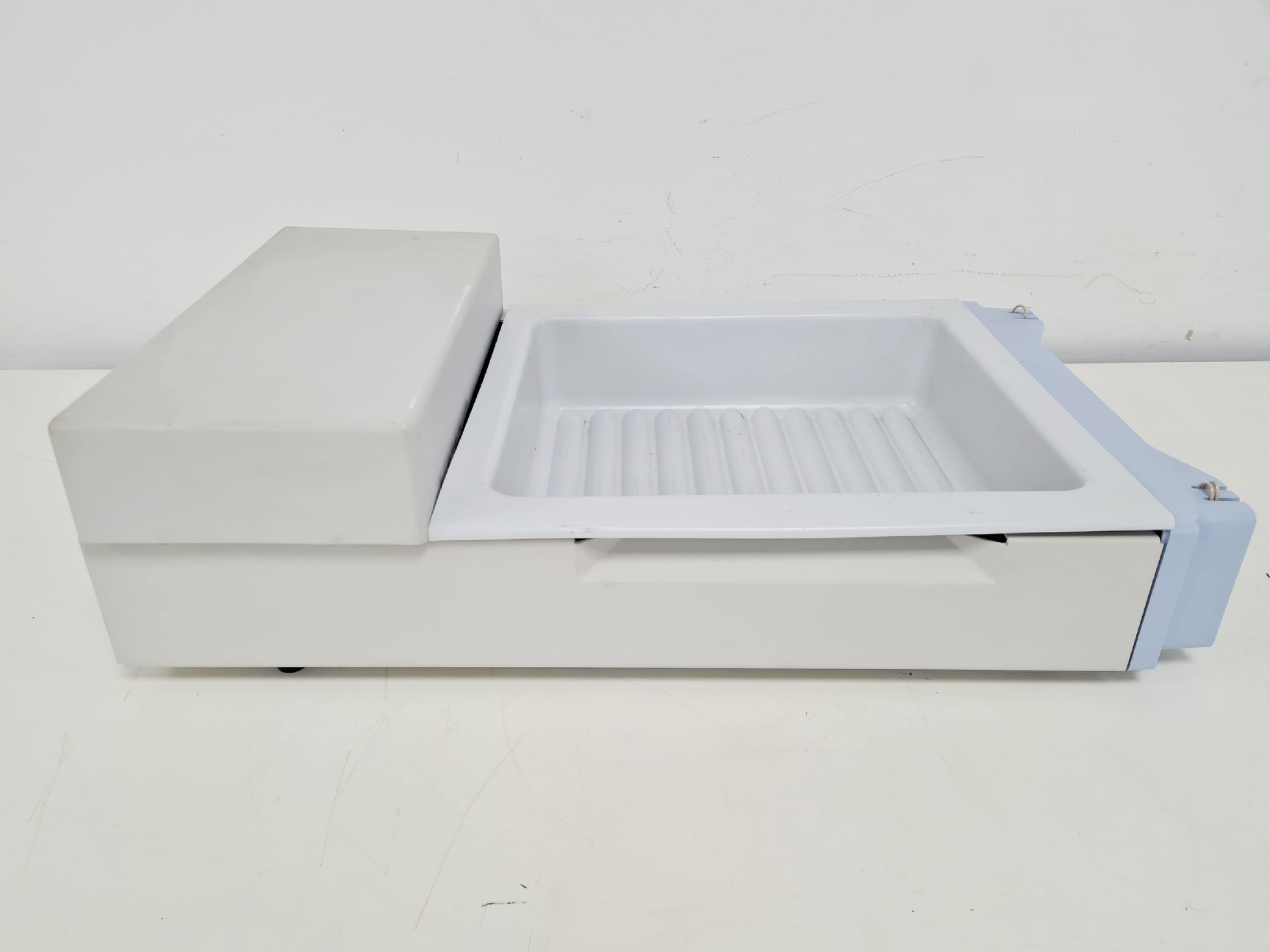 Image of Perkin Elmer Flexar Solvent Manager 5-CH Degasser Lab