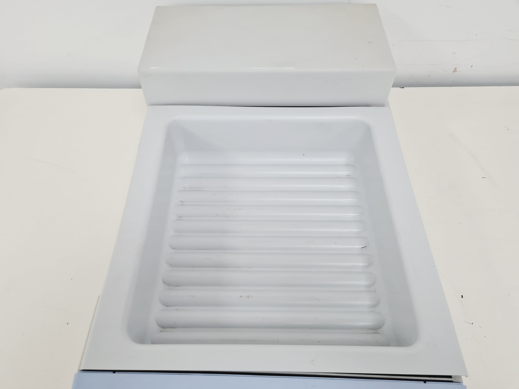 Image of Perkin Elmer Flexar Solvent Manager 5-CH Degasser Lab