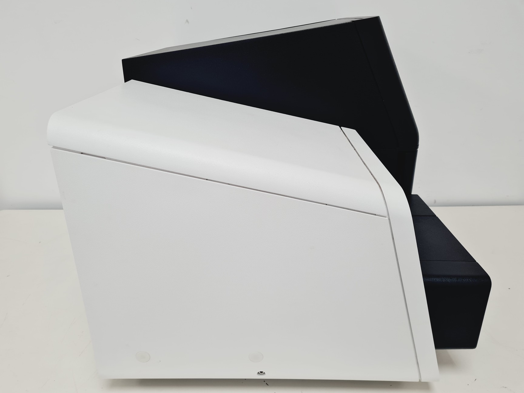 Image of Illumina MiSeq Benchtop Gene Sequencer 2015 Lab