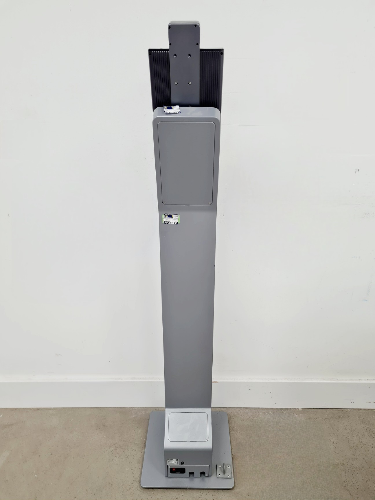 Image of Hikvision - DS-K5604A-3XF/V Temperature Screening Terminal 
