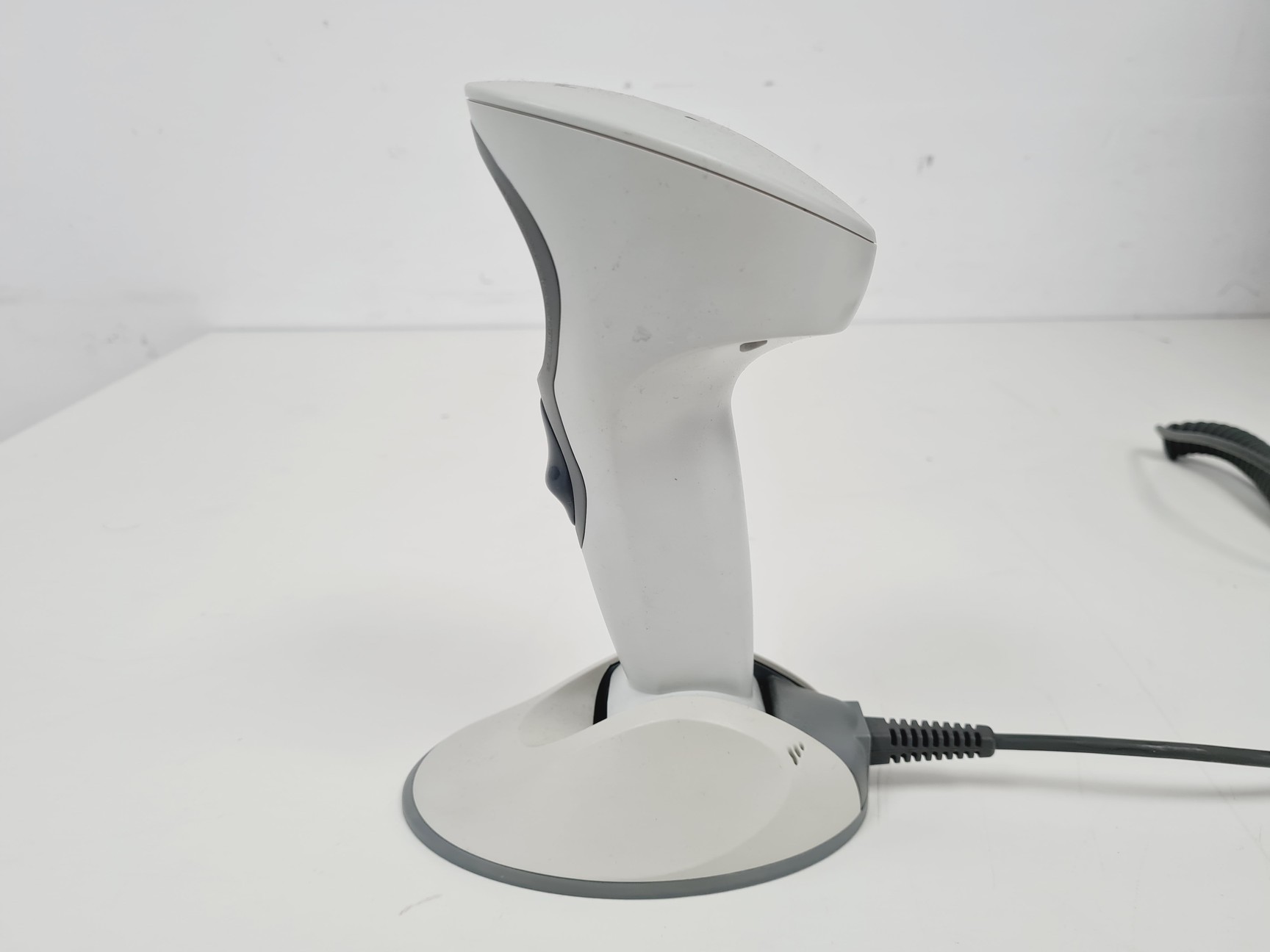 Image of Affymetrix GeneChip Scanner 3000 System with Affymetrix Fluidics Station 450 