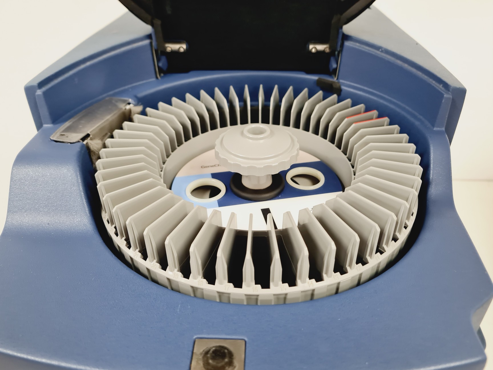 Image of Affymetrix GeneChip Scanner 3000 System with Affymetrix Fluidics Station 450 