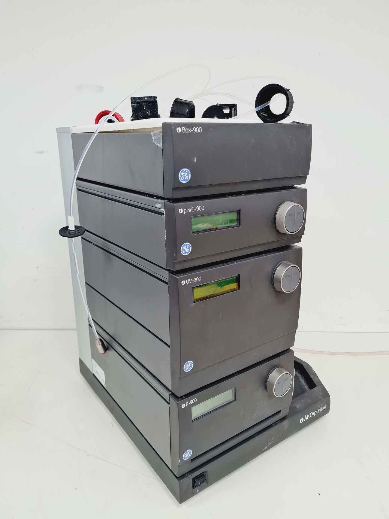 Image of GE AKTApurifier 100 Frac-950, PH/C900, P-900, UV-900 System Lab