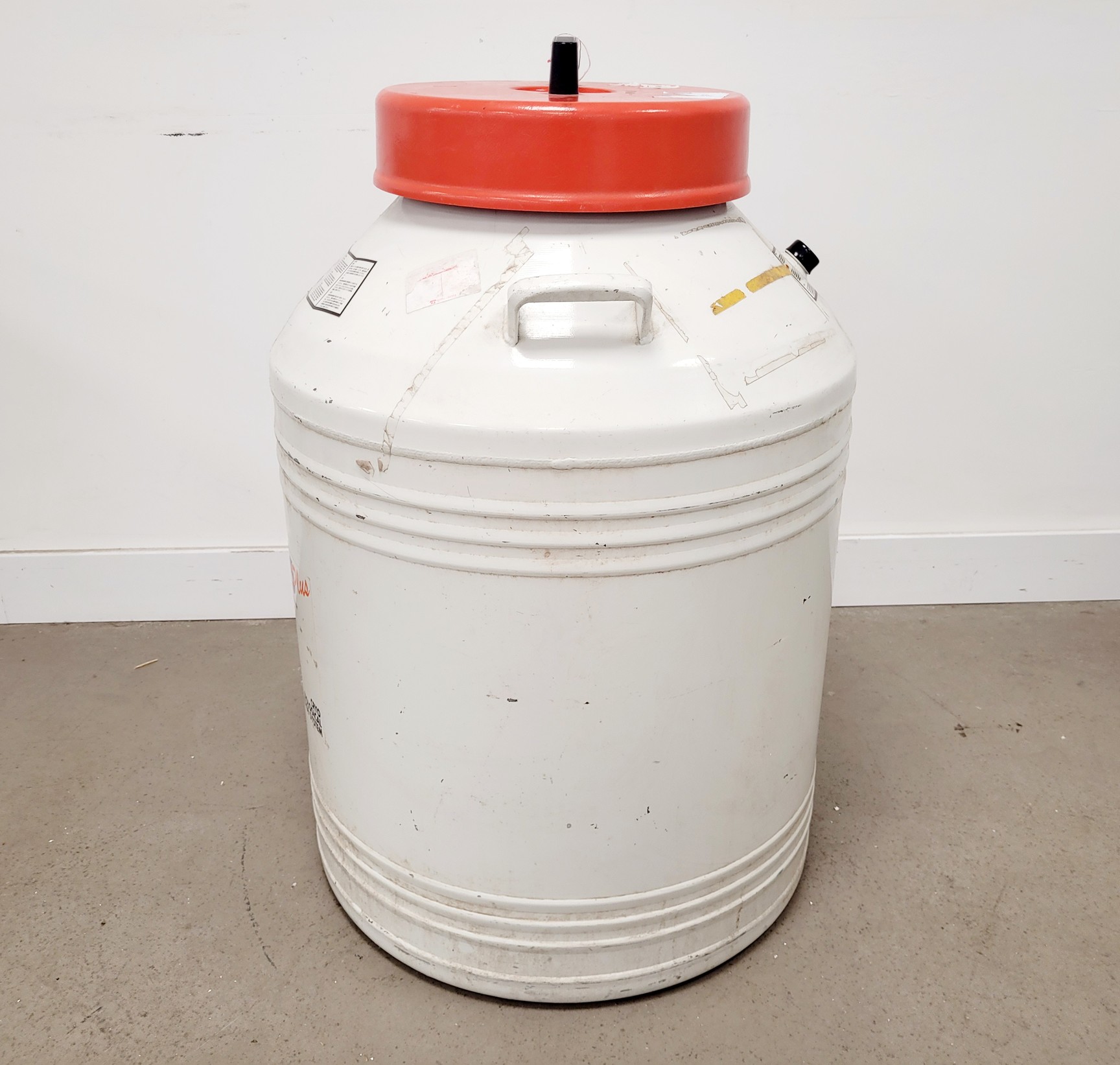 Image of Thermolyne Locator 6 Plus Cryo Biological Storage System Lab