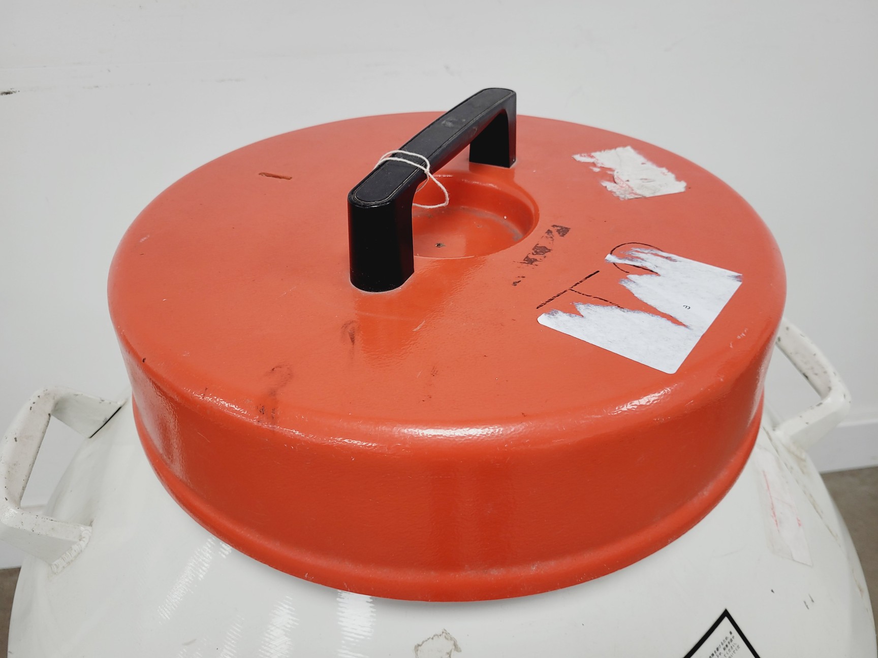 Image of Thermolyne Locator 6 Plus Cryo Biological Storage System Lab