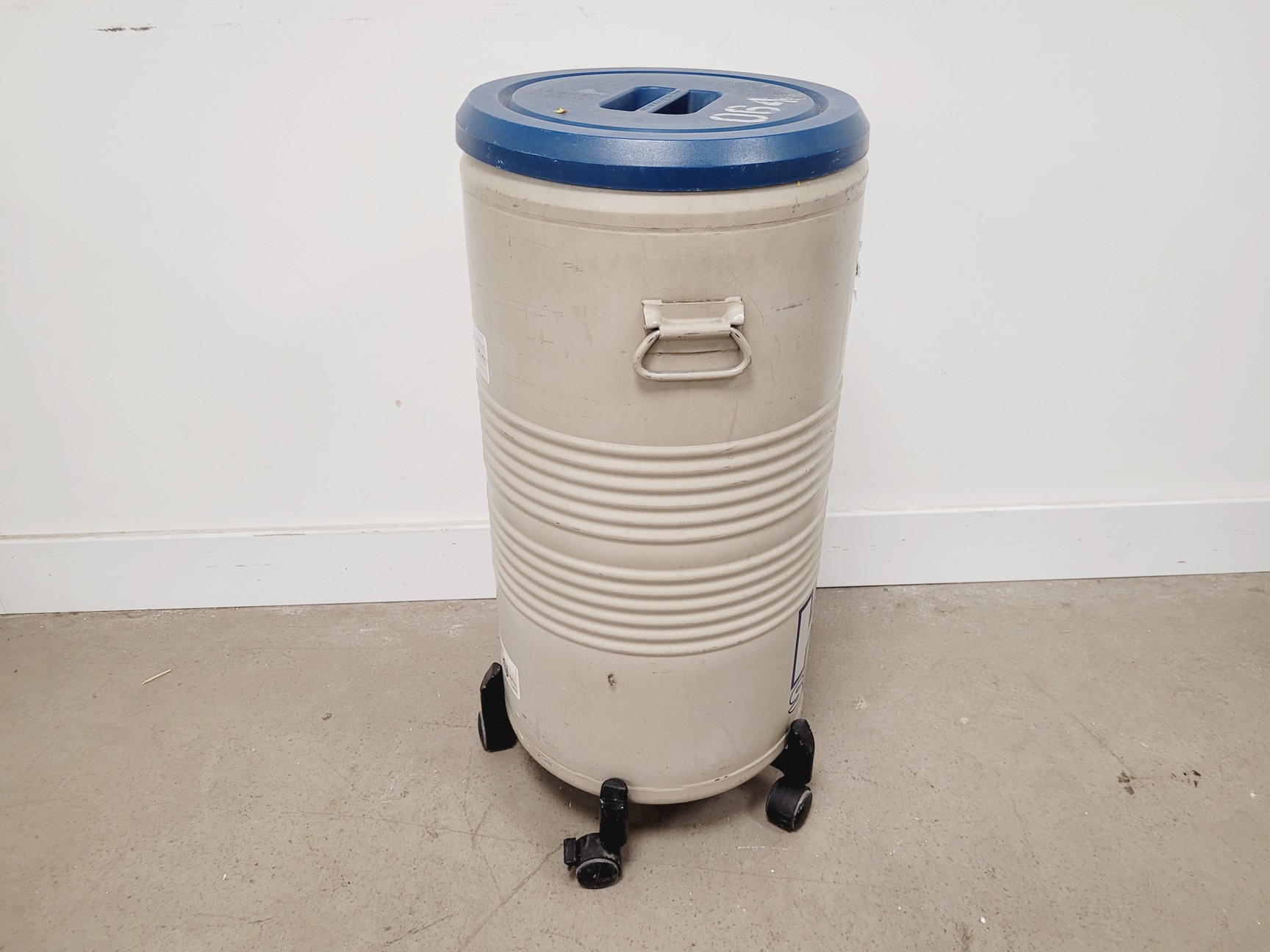 Image of Taylor-Wharton K Series 3K Cryogenic Storage Dewar - Cracked Lid