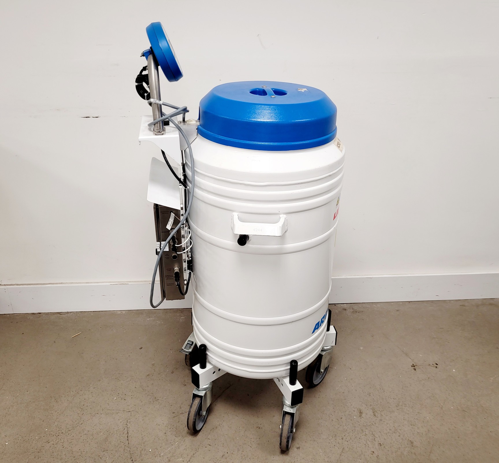 Image of Air Liquide Arpege 55 Liquid Nitrogen Dewar w/ Cryopal Monitor