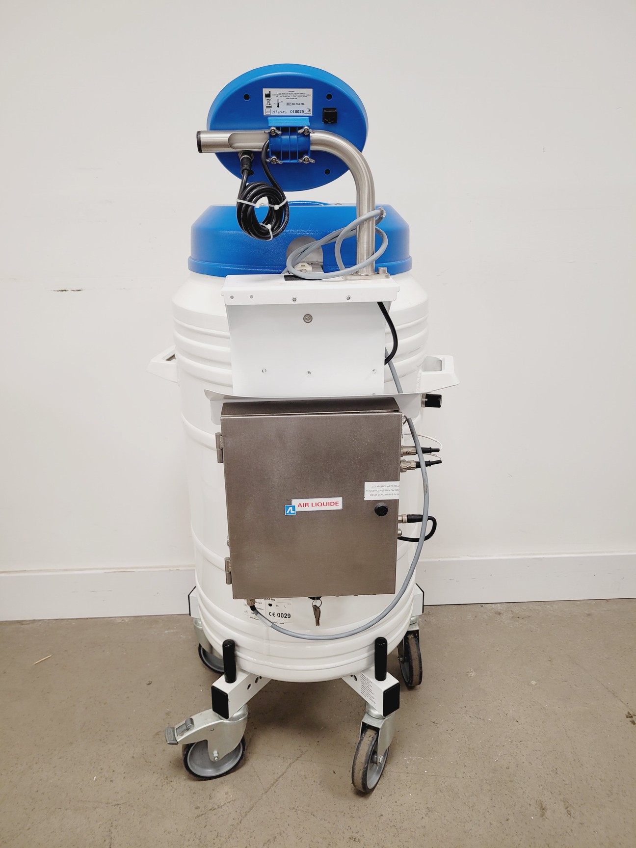 Image of Air Liquide Arpege 55 Liquid Nitrogen Dewar w/ Cryopal Monitor