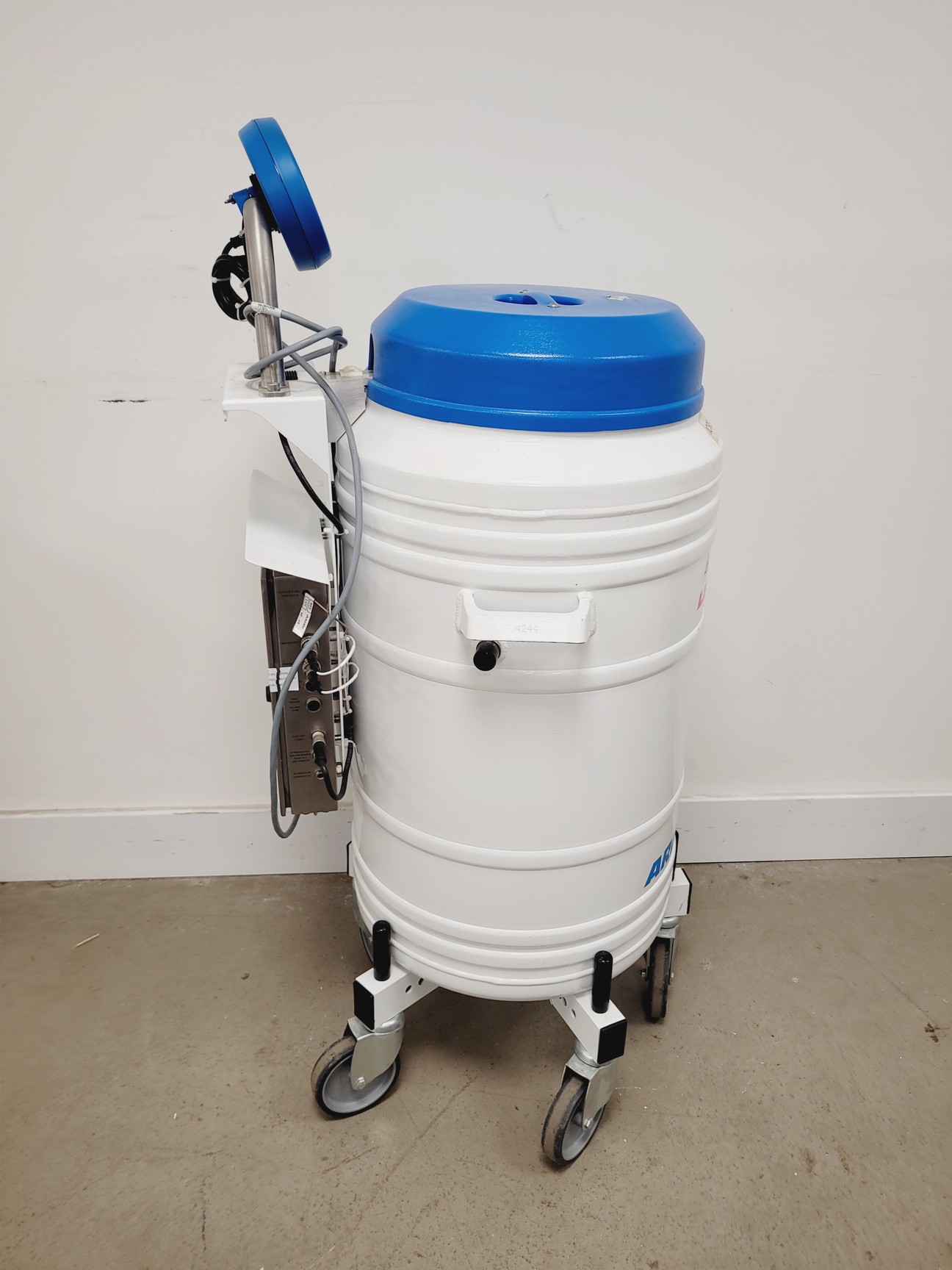 Image of Air Liquide Arpege 55 Liquid Nitrogen Dewar w/ Cryopal Monitor
