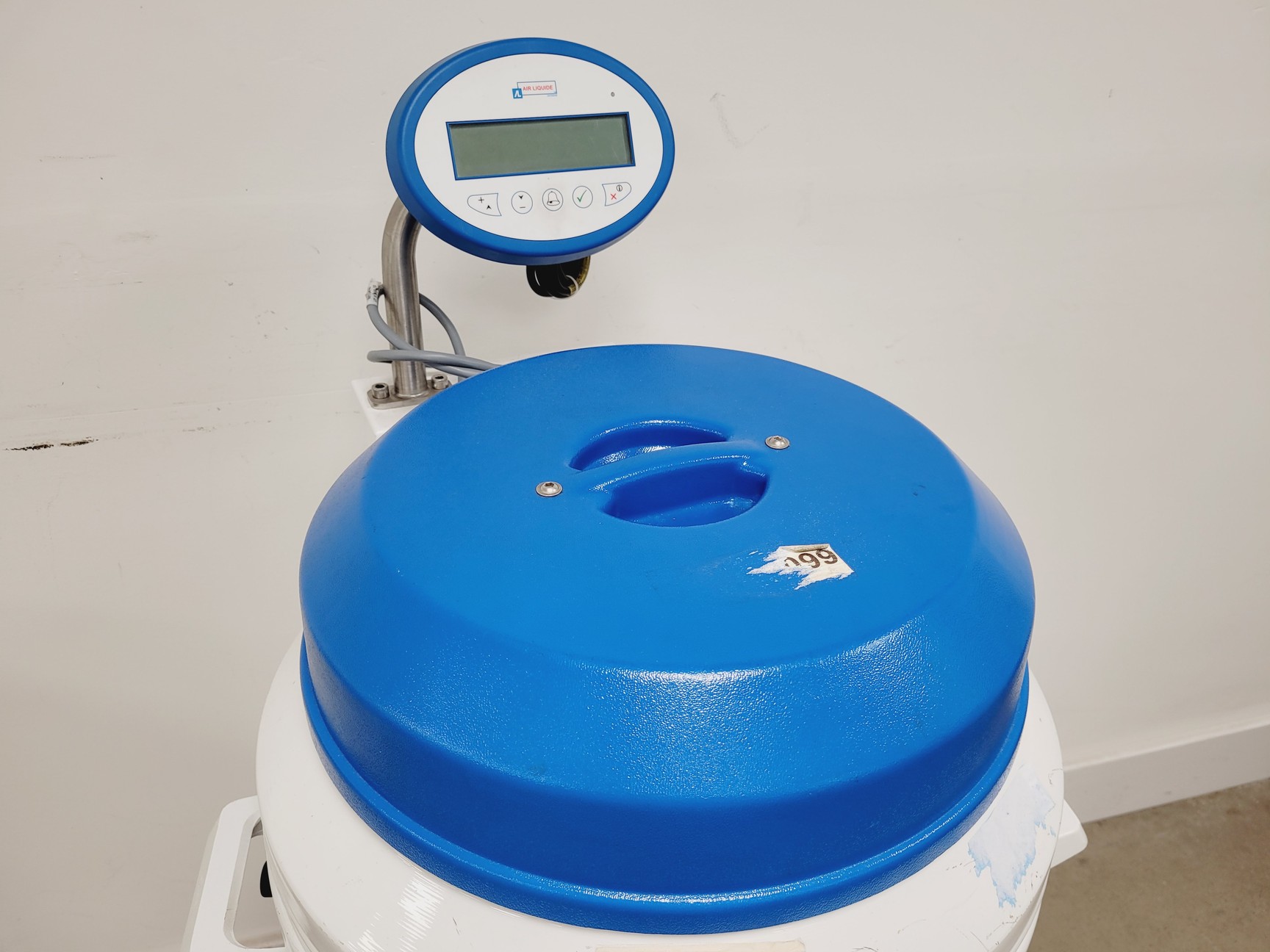 Image of Air Liquide Arpege 55 Liquid Nitrogen Dewar w/ Cryopal Monitor