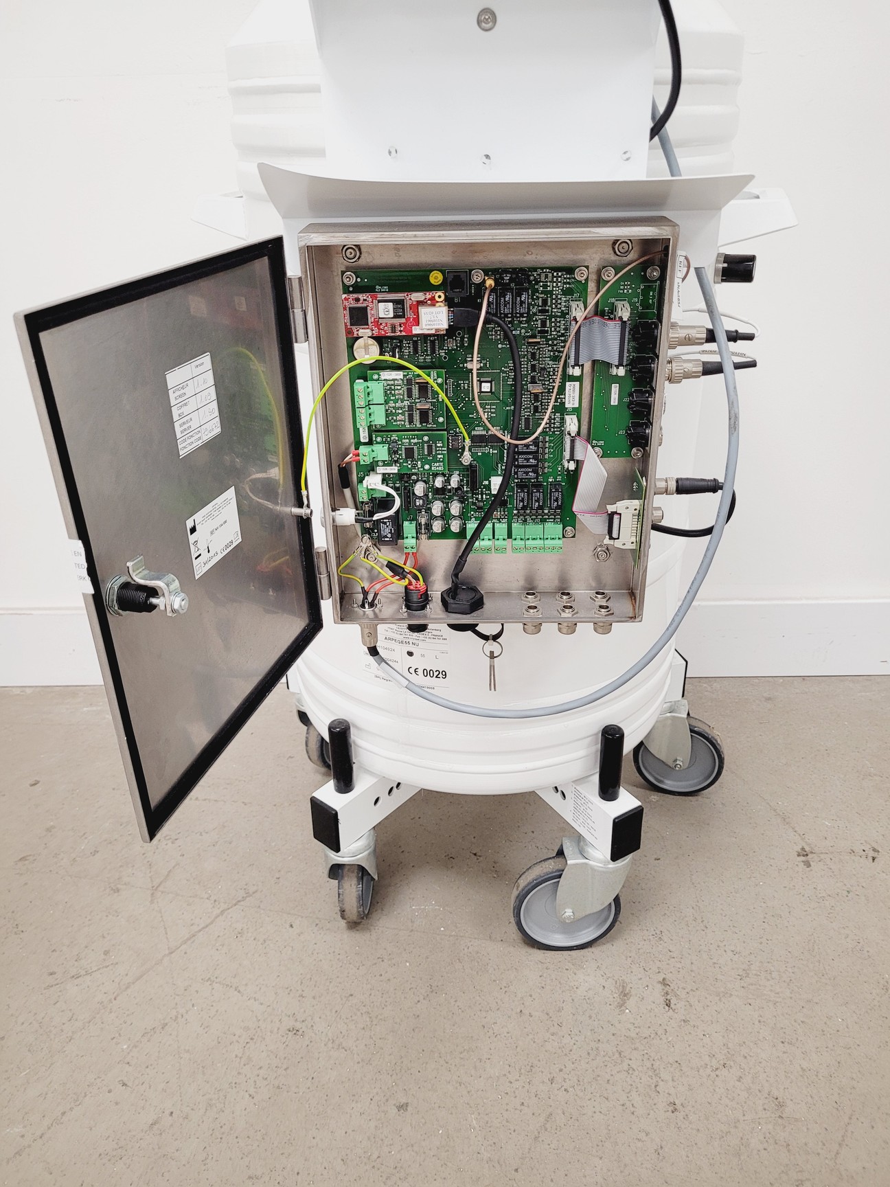 Image of Air Liquide Arpege 55 Liquid Nitrogen Dewar w/ Cryopal Monitor