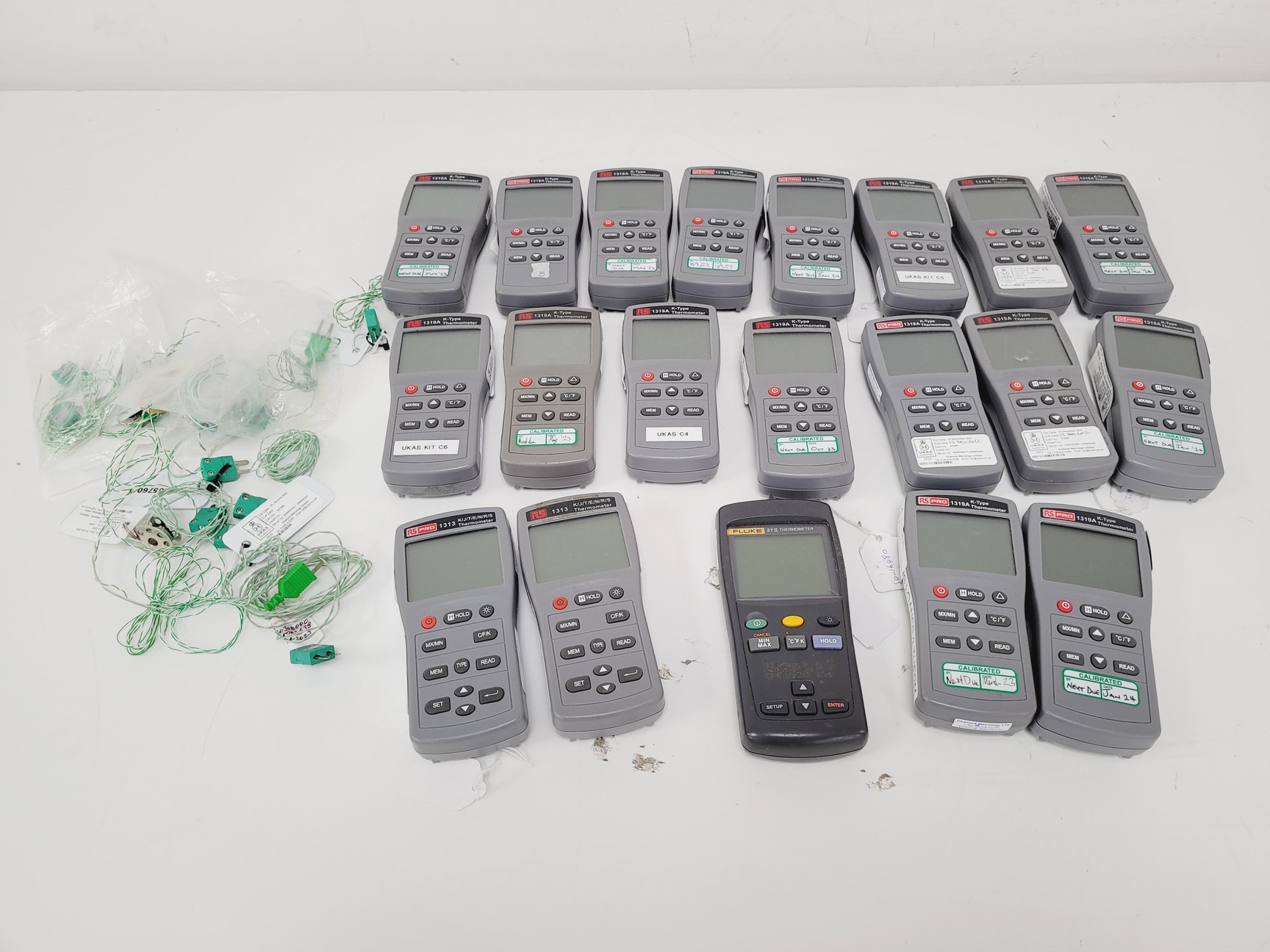 Image of 20 x Various K Type Thermometers RS 1319A, RS 1313, Fluke 51 II - Spares/Repair