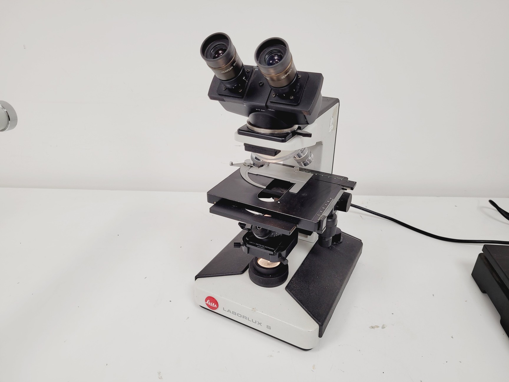 Image of Leitz Laborlux S Microscope Type 020-505.030 w/ 3 x Objectives 10/40/100x 