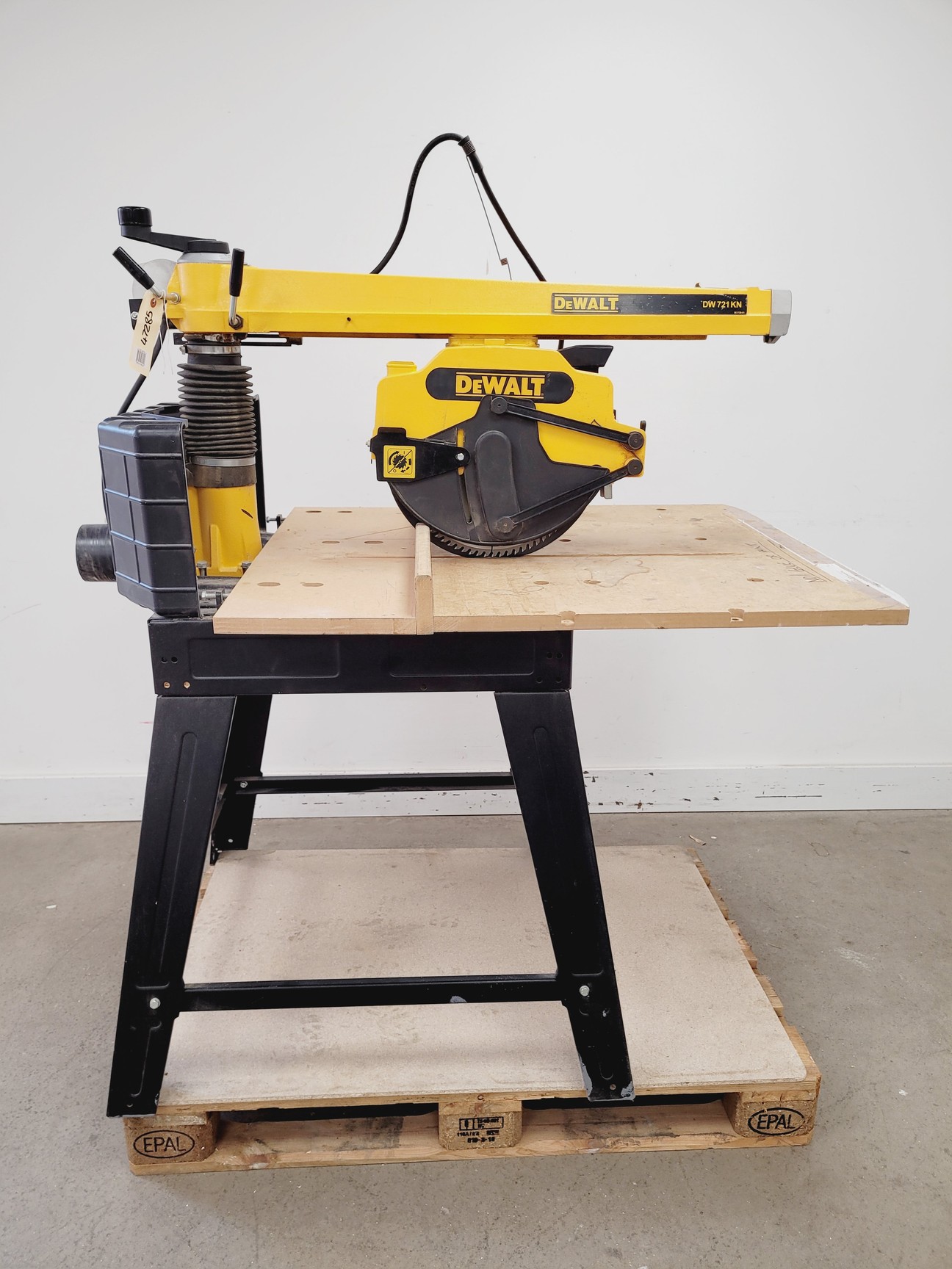 Image of DeWalt DW721KN 300mm Radial Arm Saw