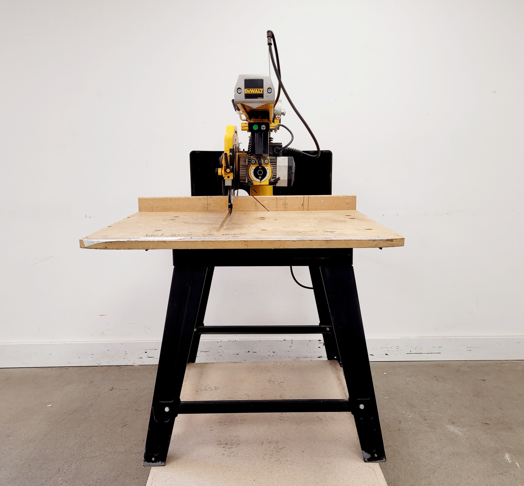 Image of DeWalt DW721KN 300mm Radial Arm Saw