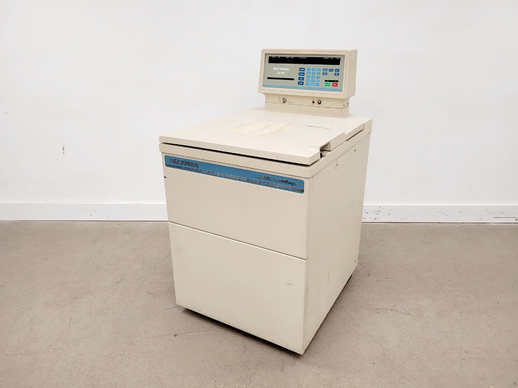 Image of Beckman J2-MC Centrifuge -Rotor Not Included Lab