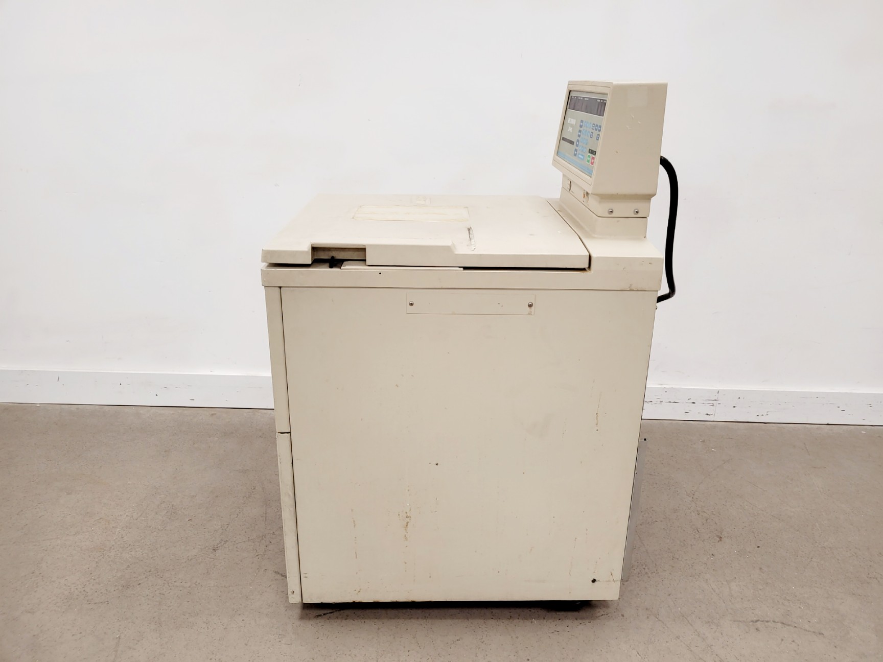 Image of Beckman J2-MC Centrifuge - Rotor Not Included Lab