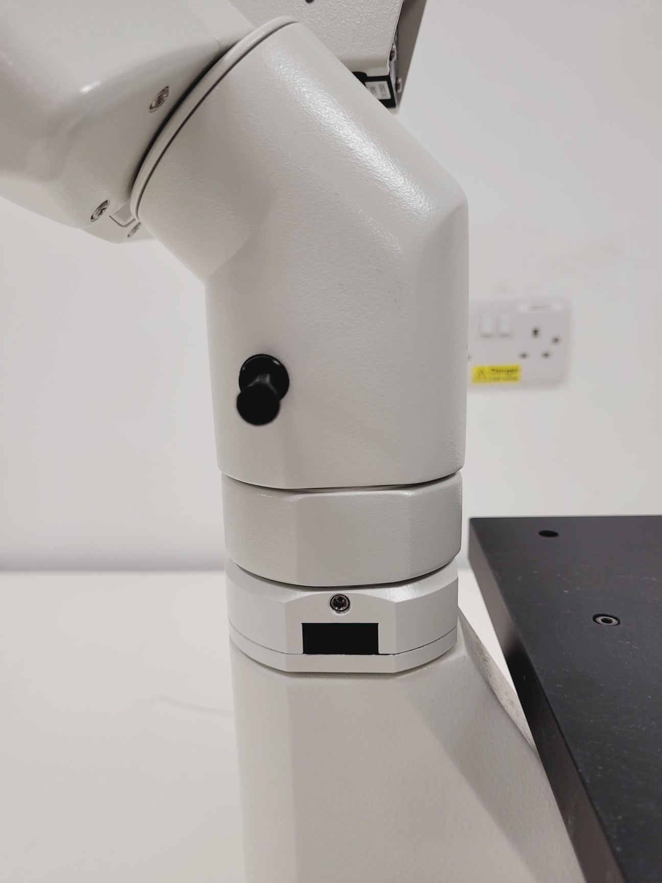 Image of Leica DMIL LED Microscope w/ 4 x Objectives (PH1, PHO) & MC170HD Camera Lab