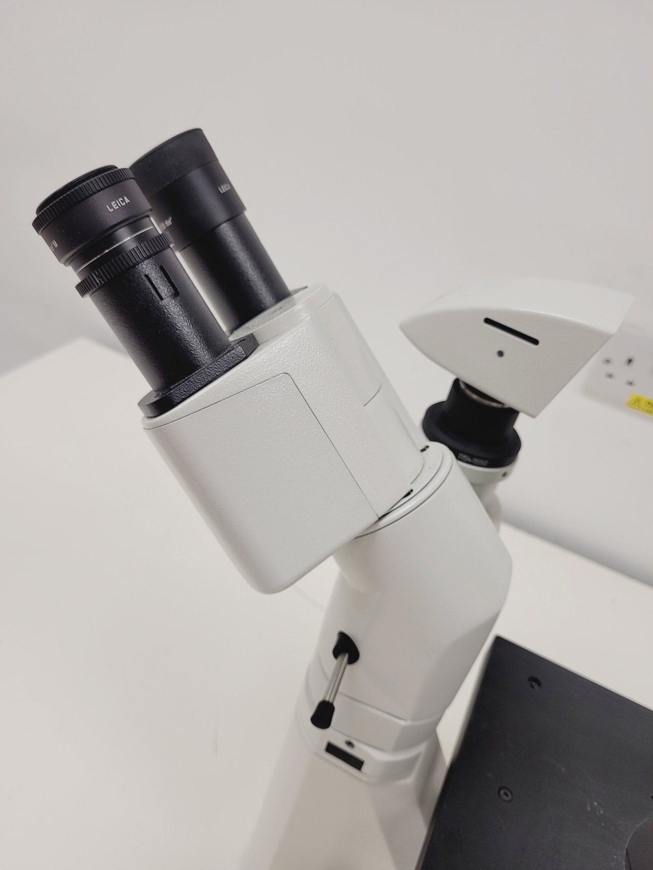 Image of Leica DMIL LED Microscope w/ 4 x Objectives (PH1, PHO) & MC170HD Camera Lab
