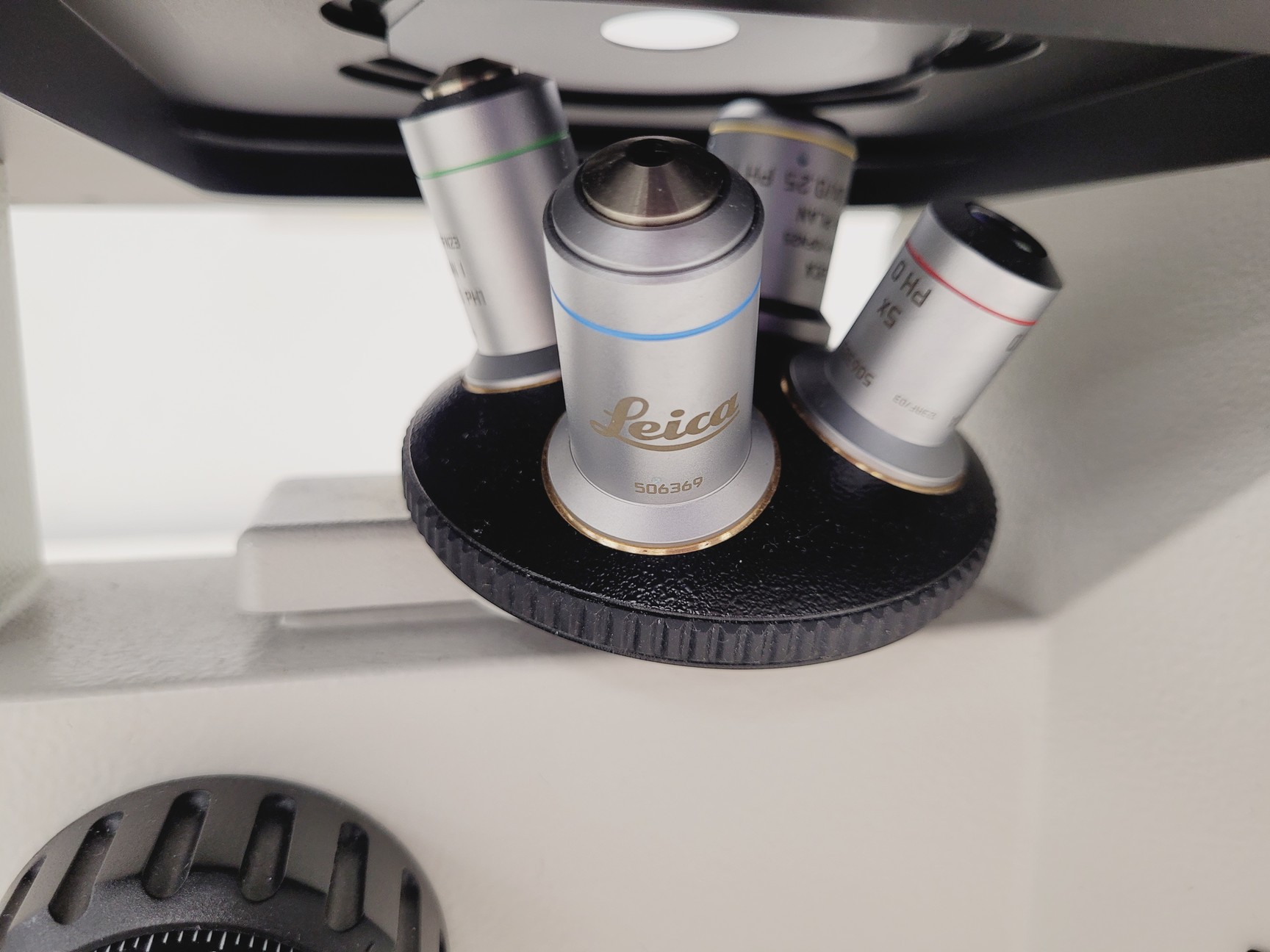 Image of Leica DMIL LED Microscope w/ 4 x Objectives (PH1, PHO) & MC170HD Camera Lab
