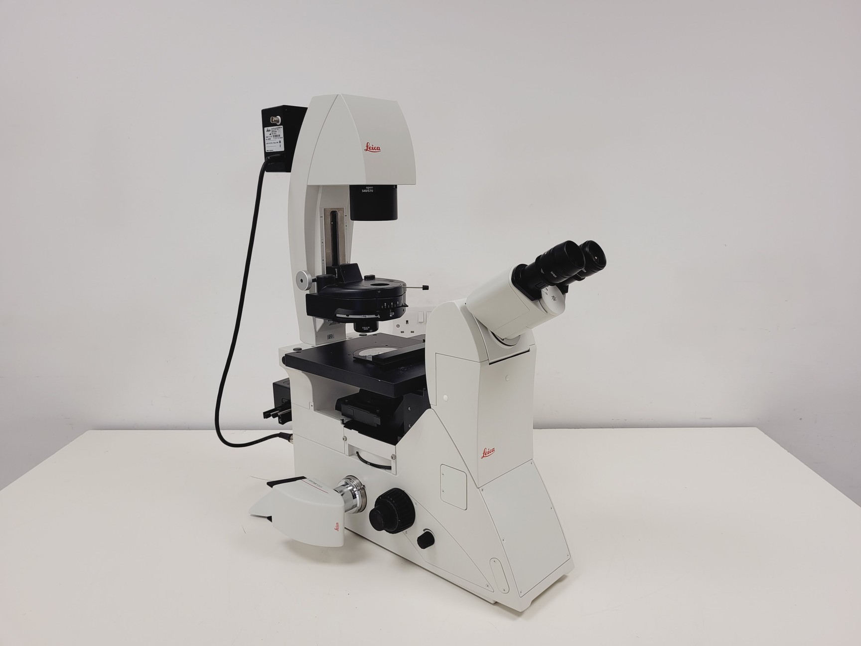 Image of Leica DMi8 Inverted Microscope w/ Tiltable Transmitted Light Arm & 5 x Objective