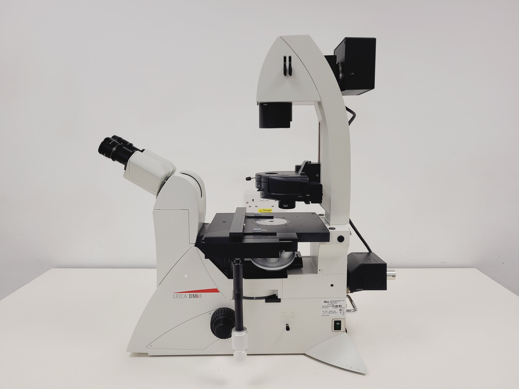Image of Leica DMi8 Inverted Microscope w/ Tiltable Transmitted Light Arm & 5 x Objective