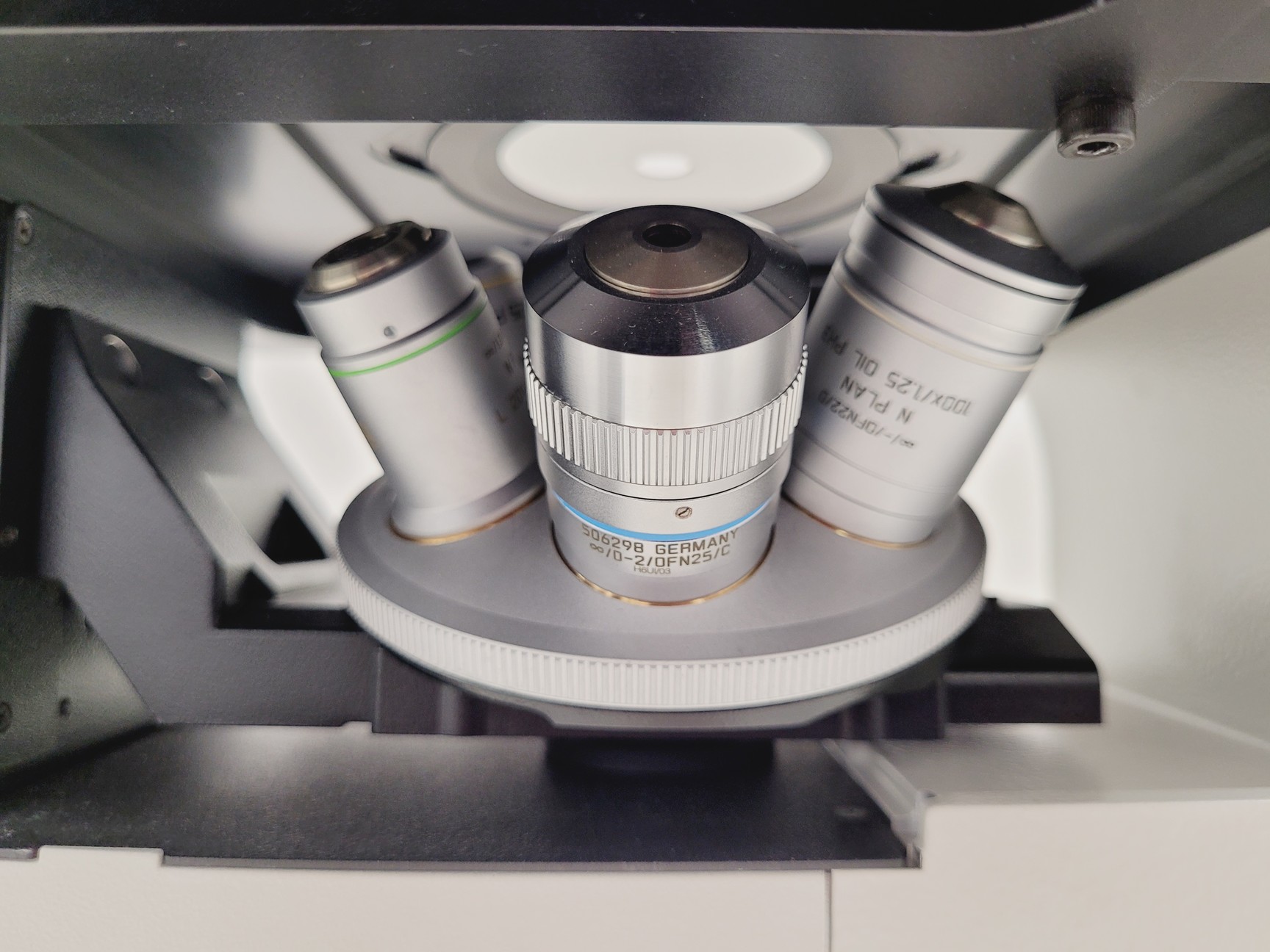 Image of Leica DMi8 Inverted Microscope w/ Tiltable Transmitted Light Arm & 5 x Objective
