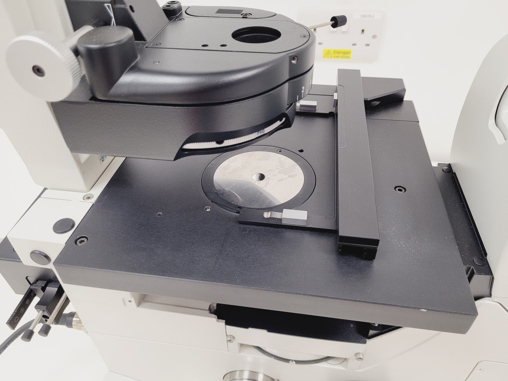 Image of Leica DMi8 Inverted Microscope (2019) , Tiltable Light Arm & 5 x Objectives