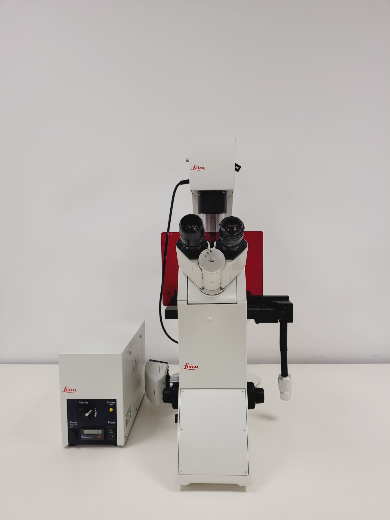 Image of Leica DMi8 Inverted Microscope w/ Tiltable Transmitted Light Arm & 5 x Objective