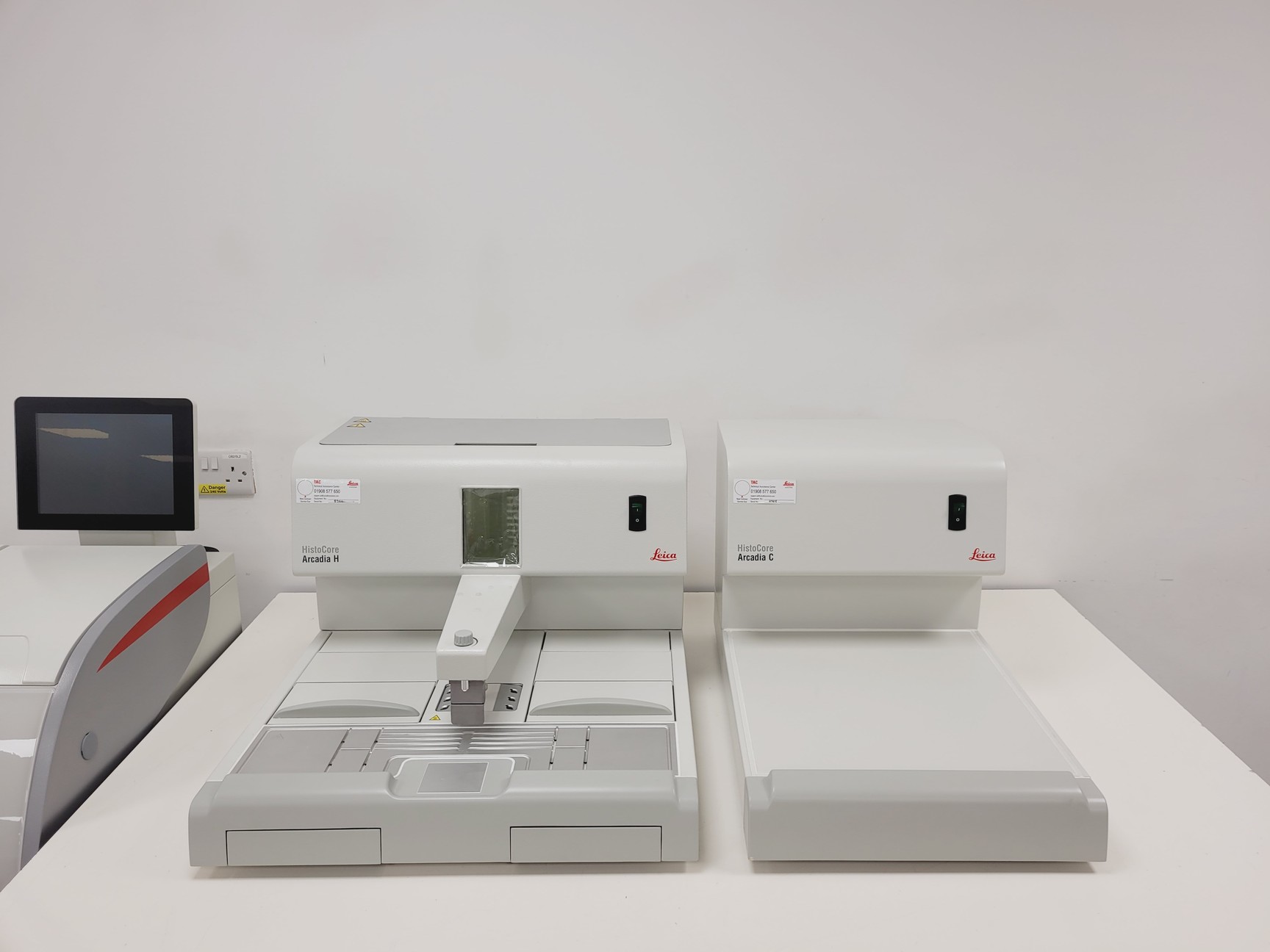 Image of Leica HistoCore PEARL Tissue Processor With HistoCore Arcadia H & C Lab