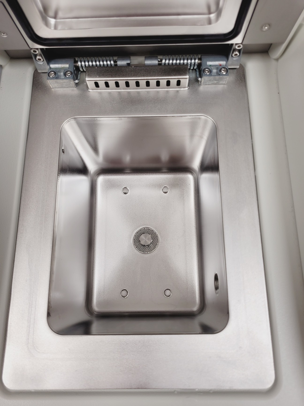 Image of Leica HistoCore PEARL Tissue Processor With HistoCore Arcadia H & C Lab (2022)