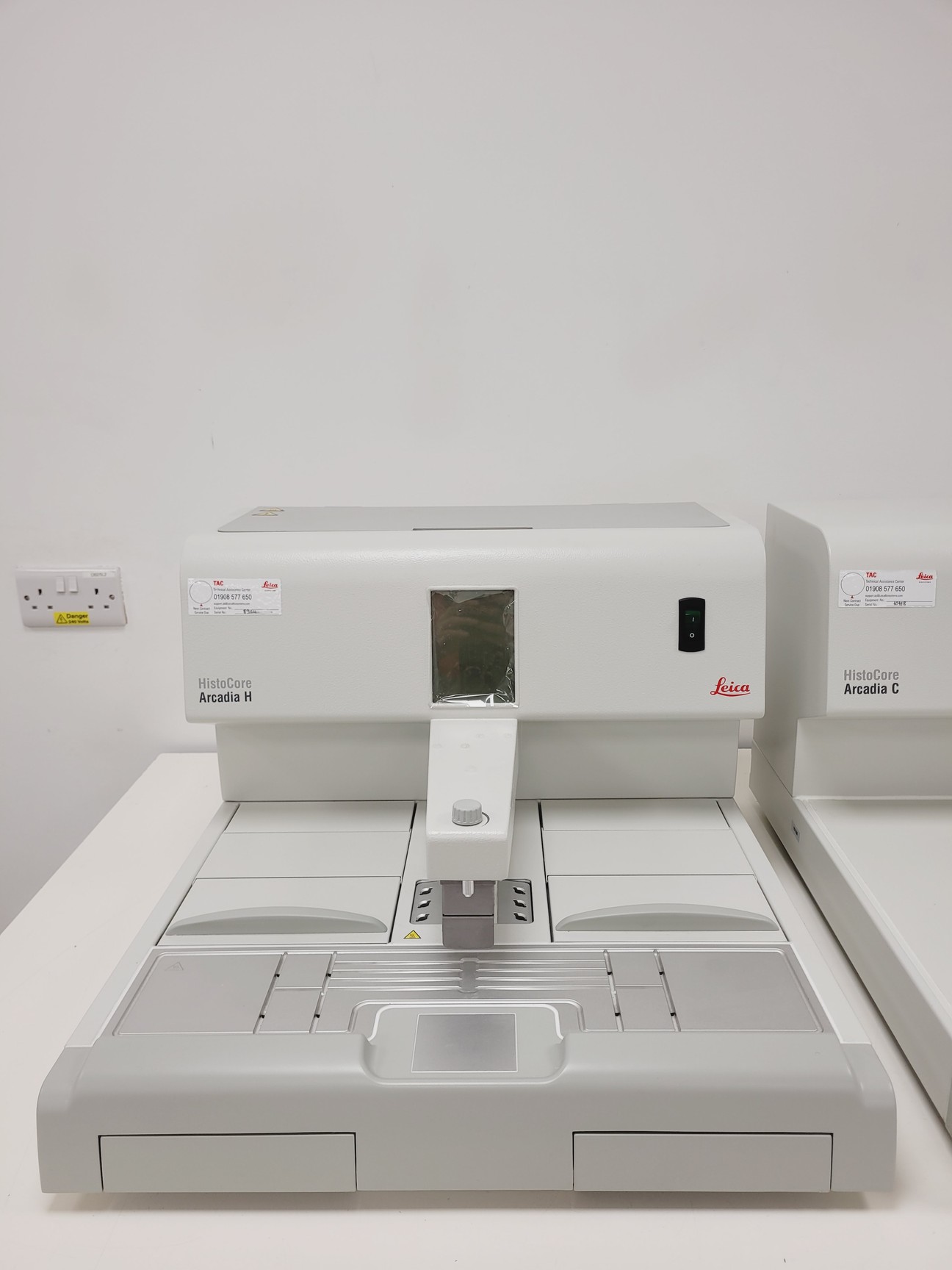 Image of Leica HistoCore PEARL Tissue Processor With HistoCore Arcadia H & C Lab (2022)