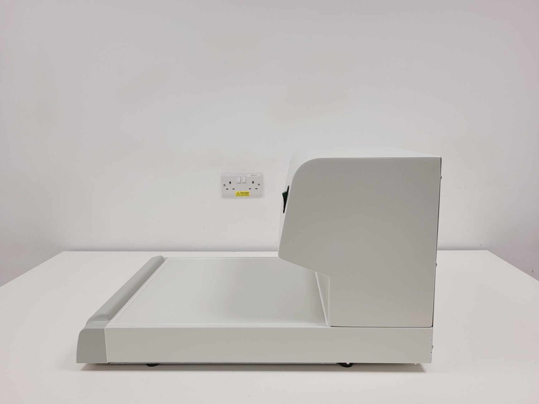 Image of Leica HistoCore PEARL Tissue Processor With HistoCore Arcadia H & C Lab (2022)