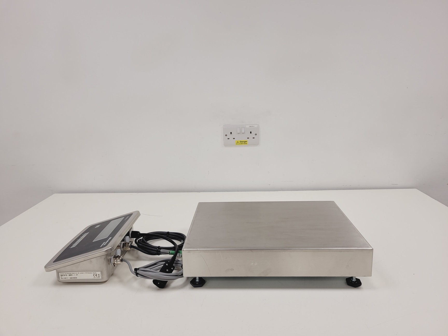 Image of Minebea Intec Medrics 1 MW1P1E-60ED-I-V1 Balance Lab