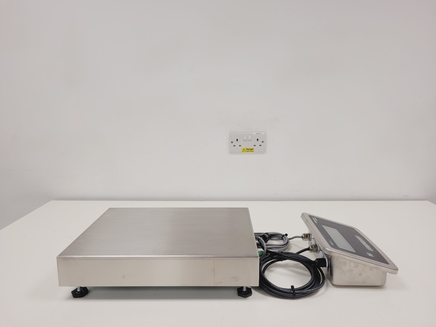 Image of Minebea Intec Medrics 1 MW1P1E-60ED-I-V1 Balance Lab