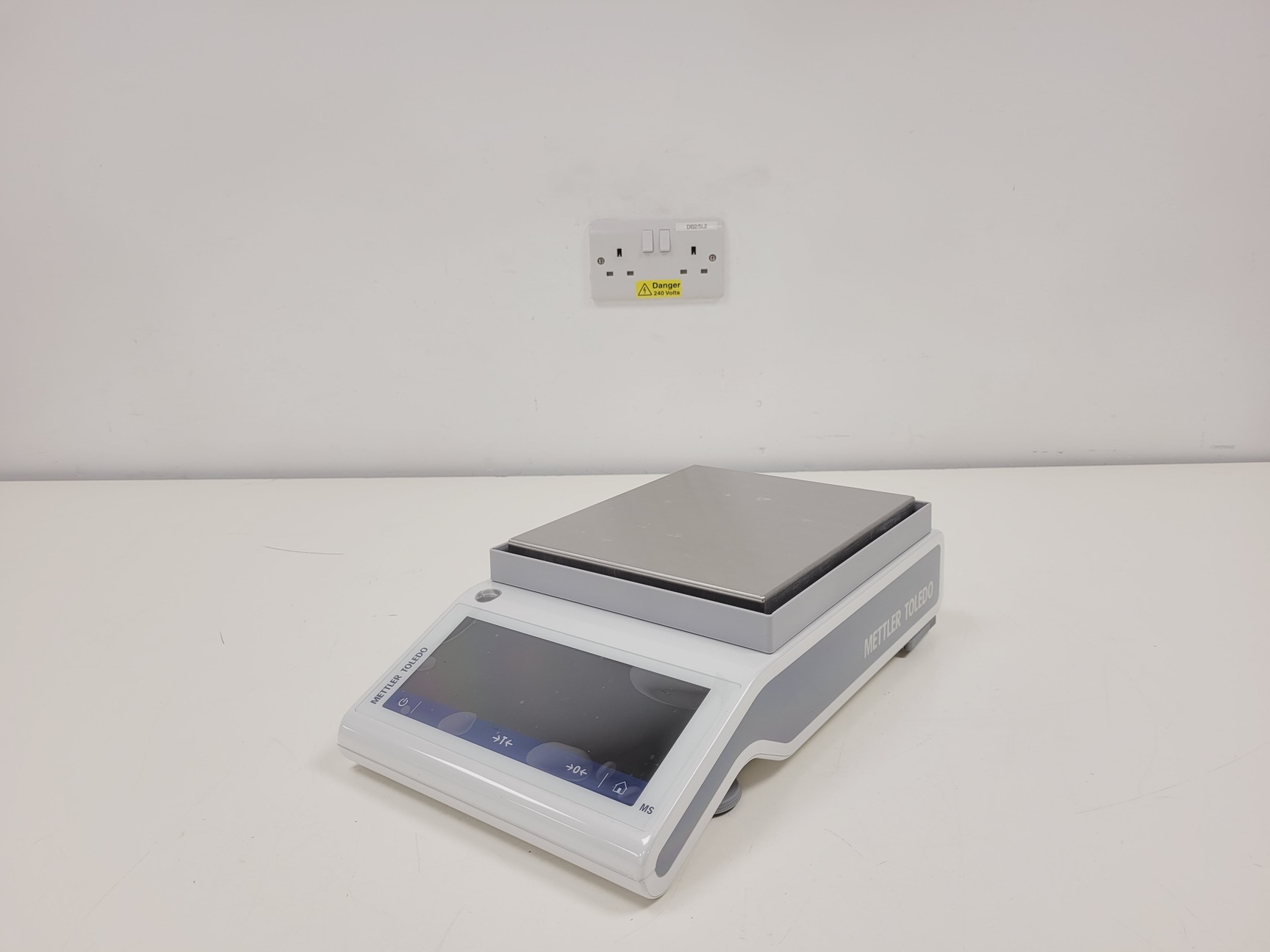 Image of Mettler Toledo MS12002TS/00 Precision Balance Lab