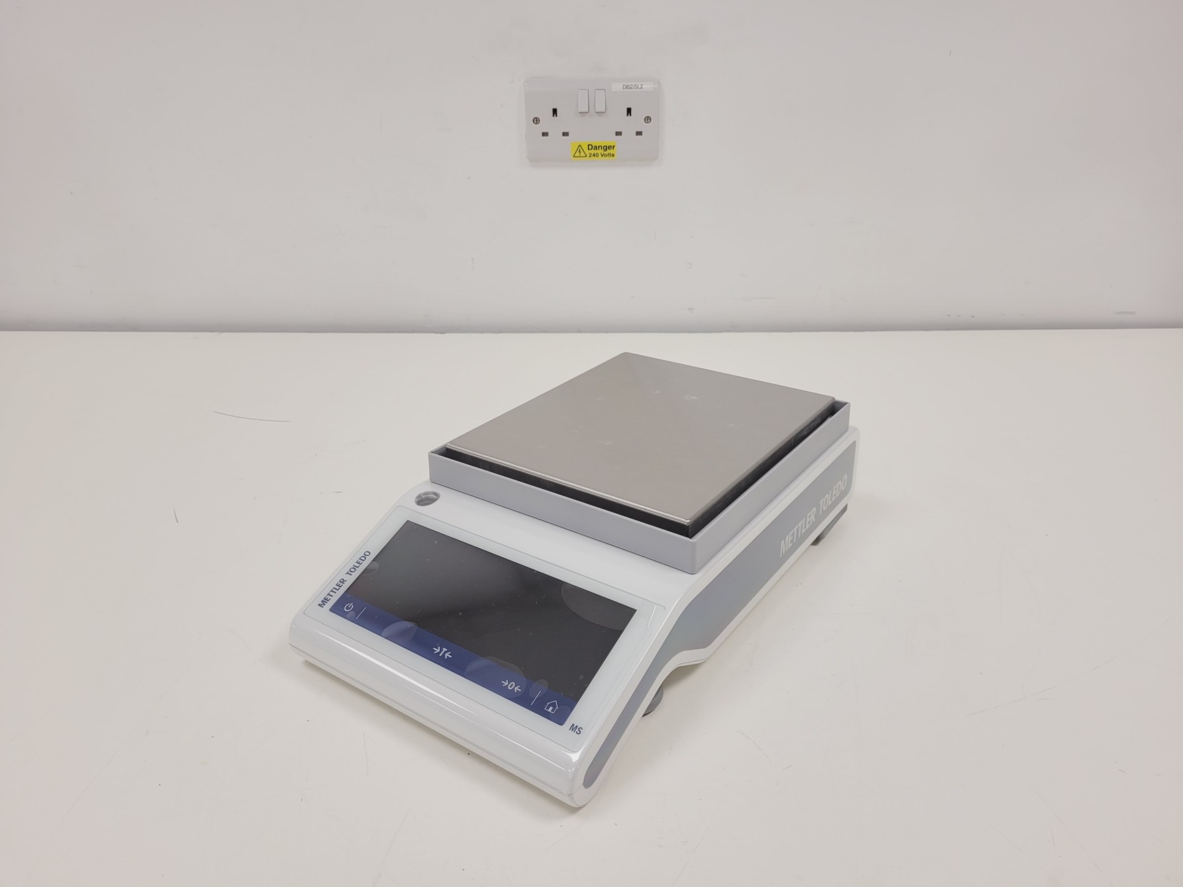 Image of Mettler Toledo MS12002TS/00 Precision Balance Lab