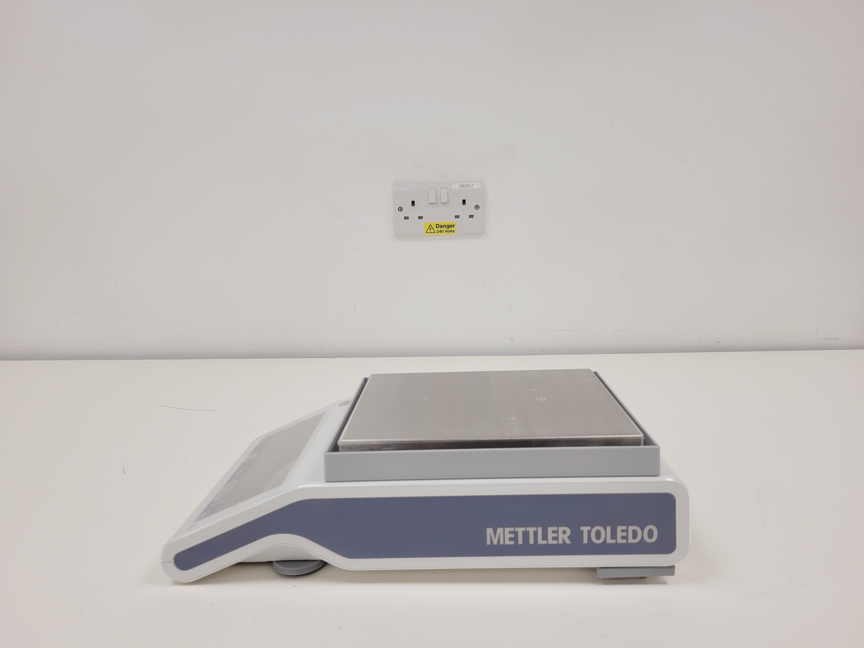Image of Mettler Toledo MS12002TS/00 Precision Balance Lab