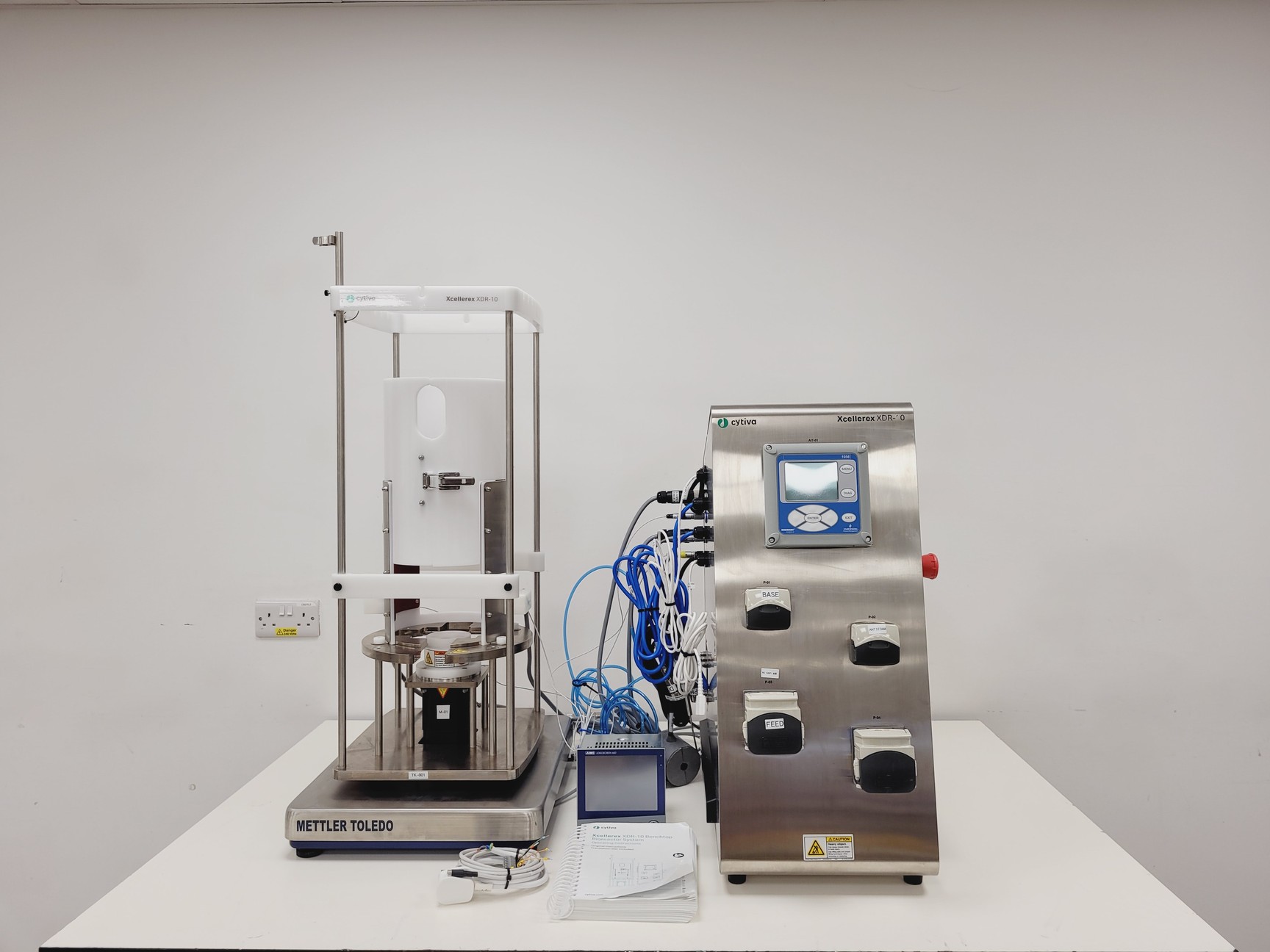Image of Cytiva Xcellerex XDR-10 MASTER MAX Benchtop Bioreactor System Lab