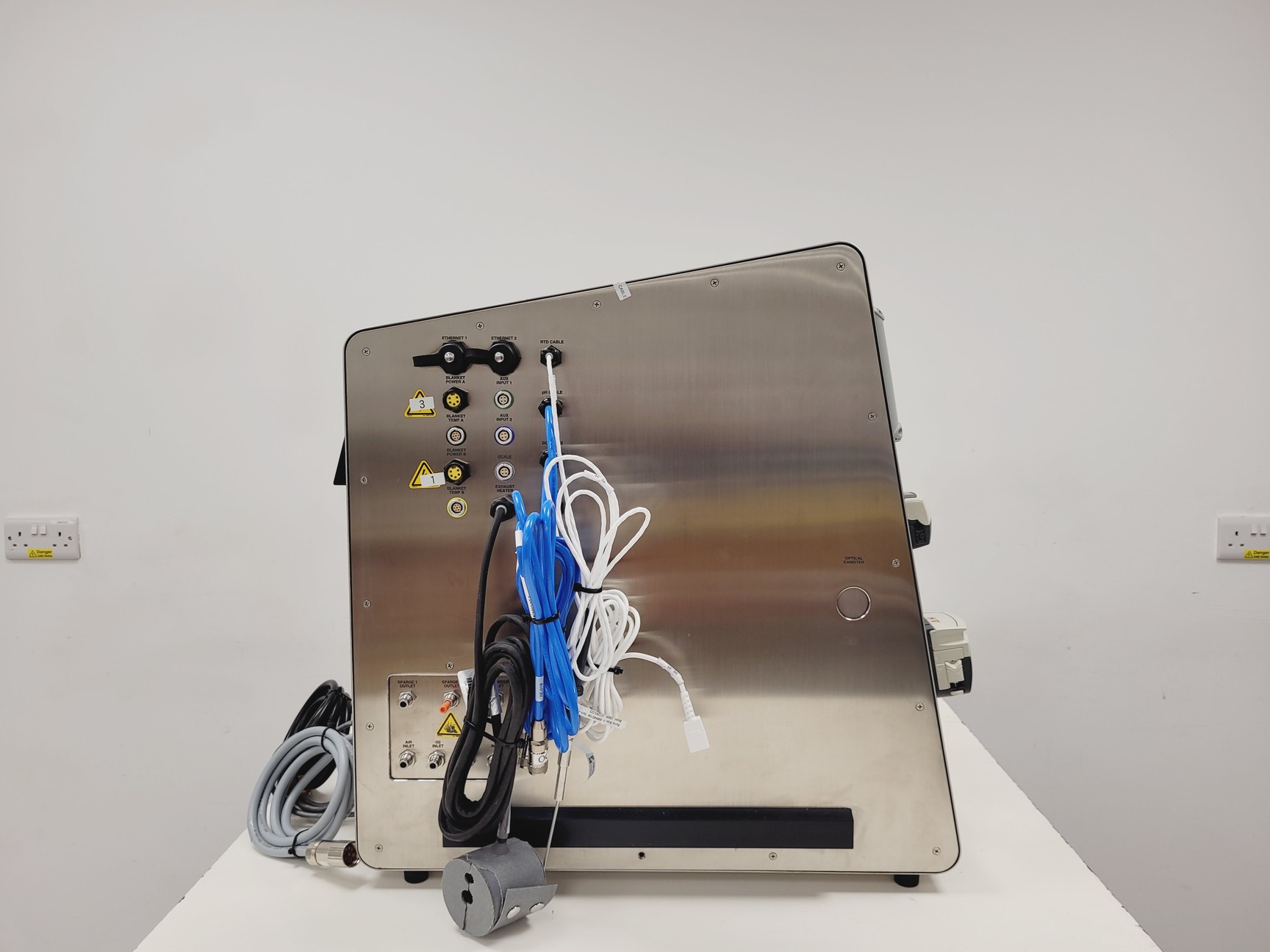 Image of Cytiva Xcellerex XDR-10 MASTER MAX Benchtop Bioreactor System Lab