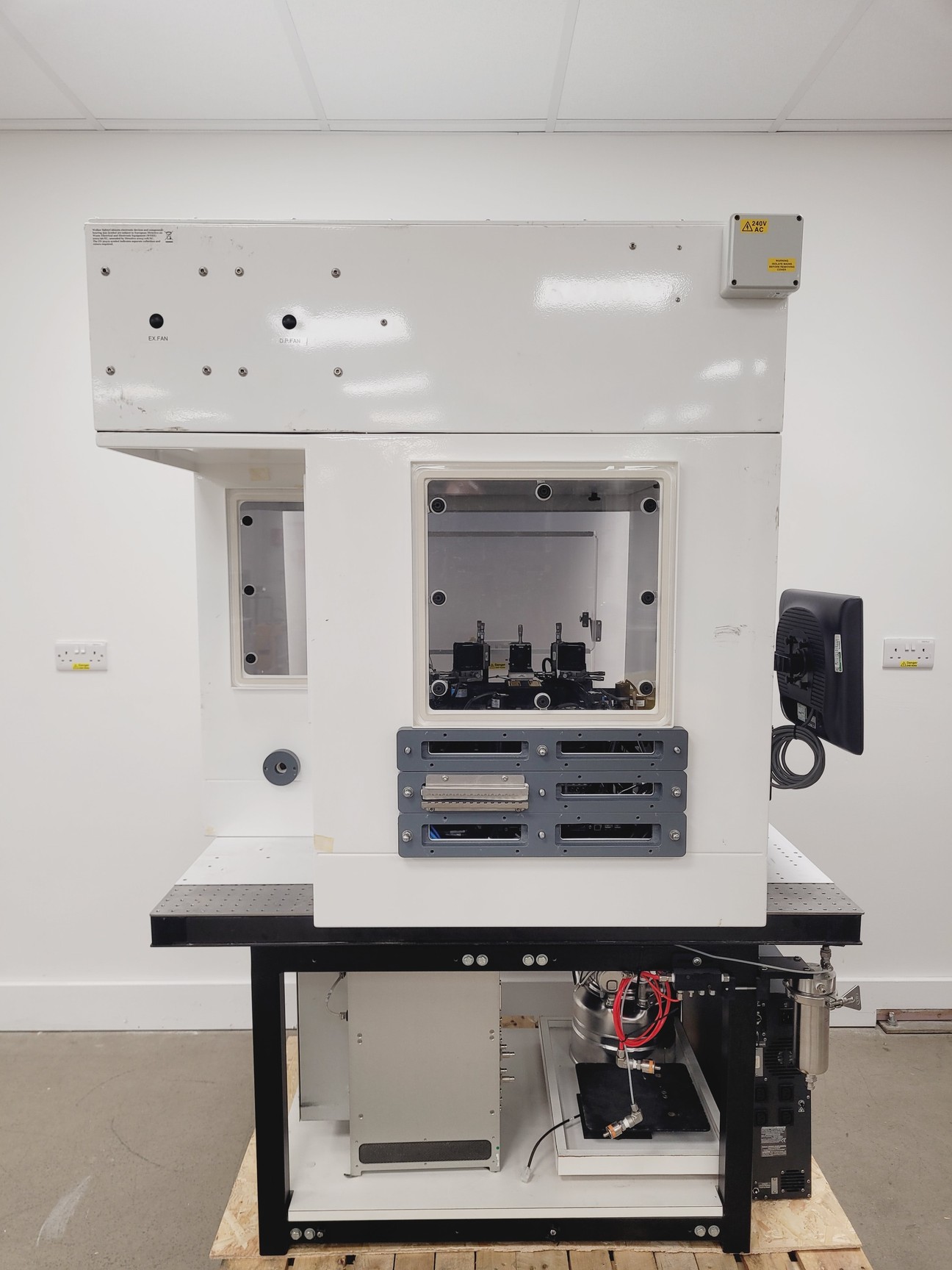 Image of Beckman Coulter MoFlo Laser Cytomation System w/ MSC Class II Safety Cabinet S/R
