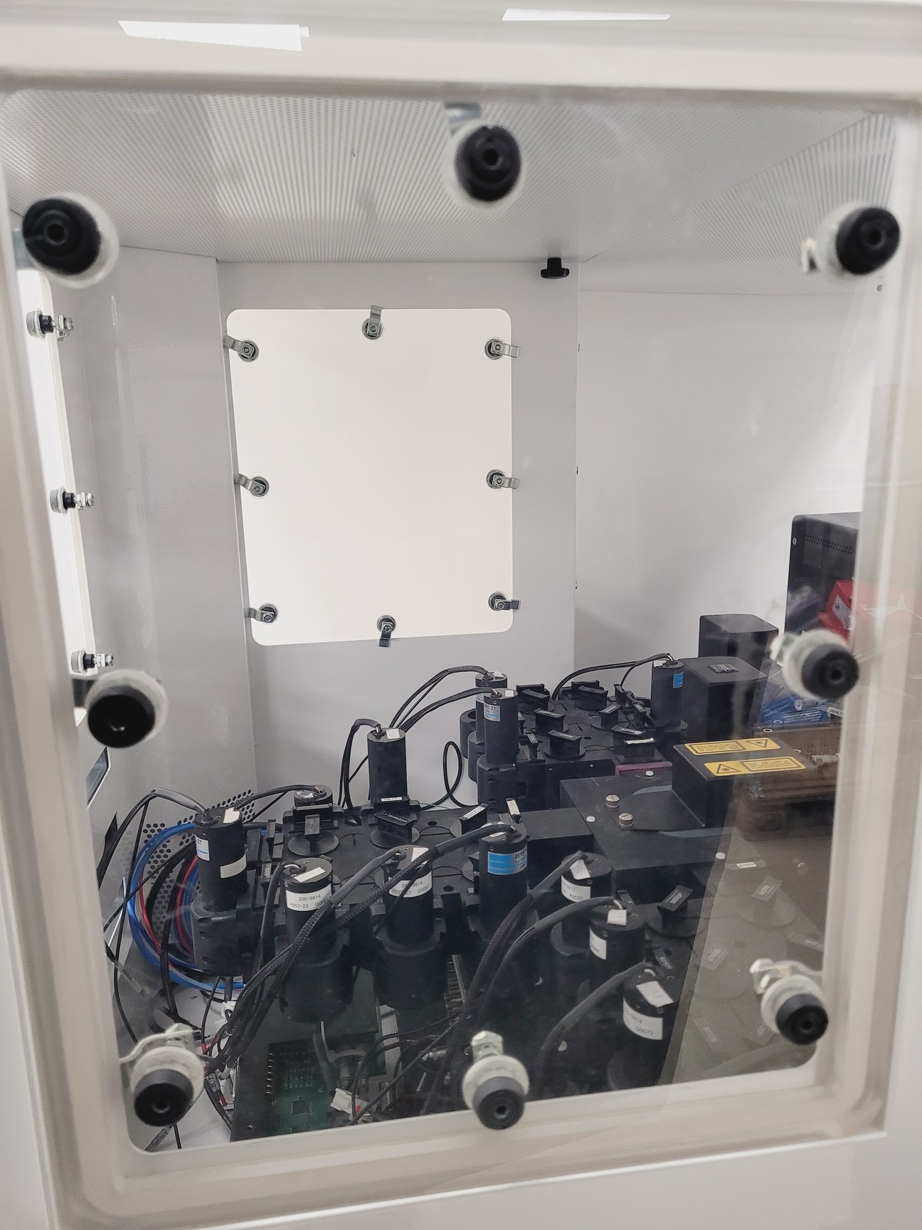 Image of Beckman Coulter MoFlo Laser Cytomation System w/ MSC Class II Safety Cabinet S/R