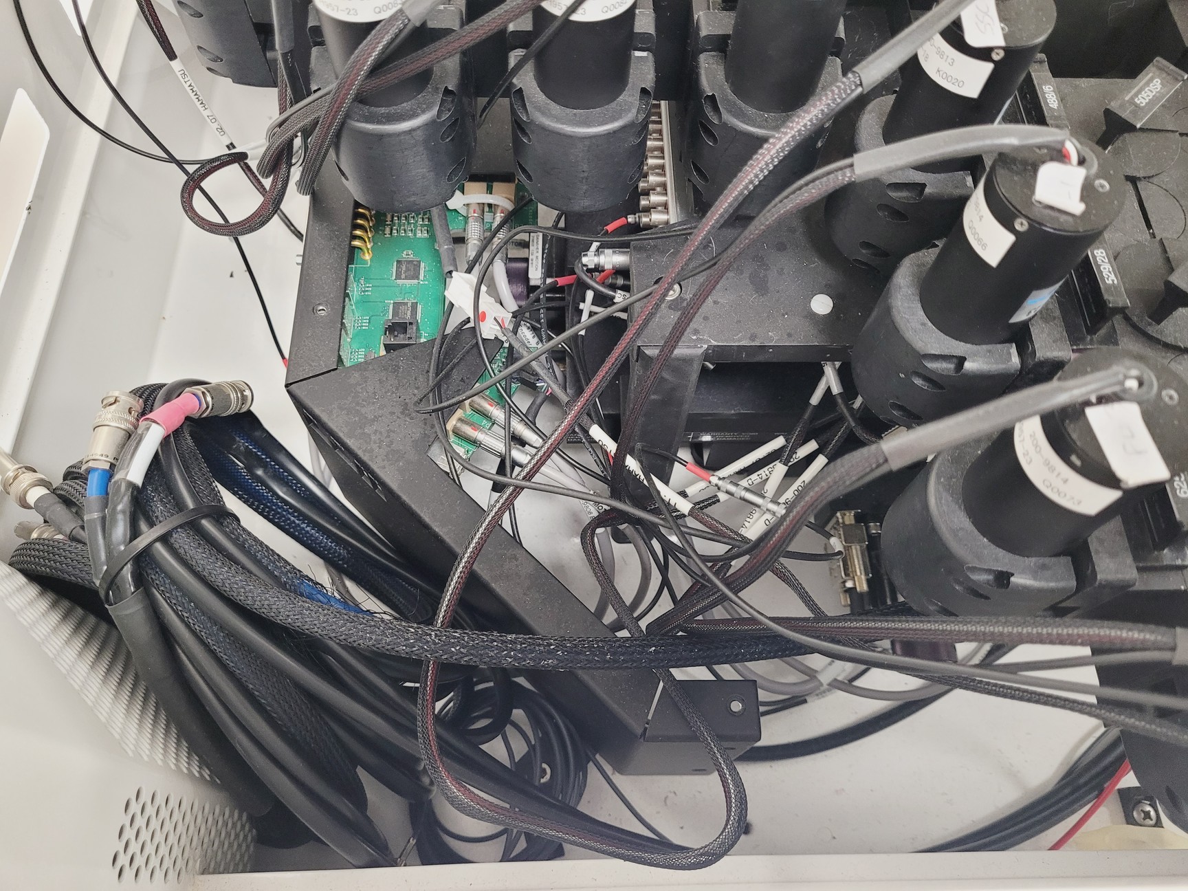 Image of Beckman Coulter MoFlo Laser Cytomation System w/ MSC Class II Safety Cabinet S/R