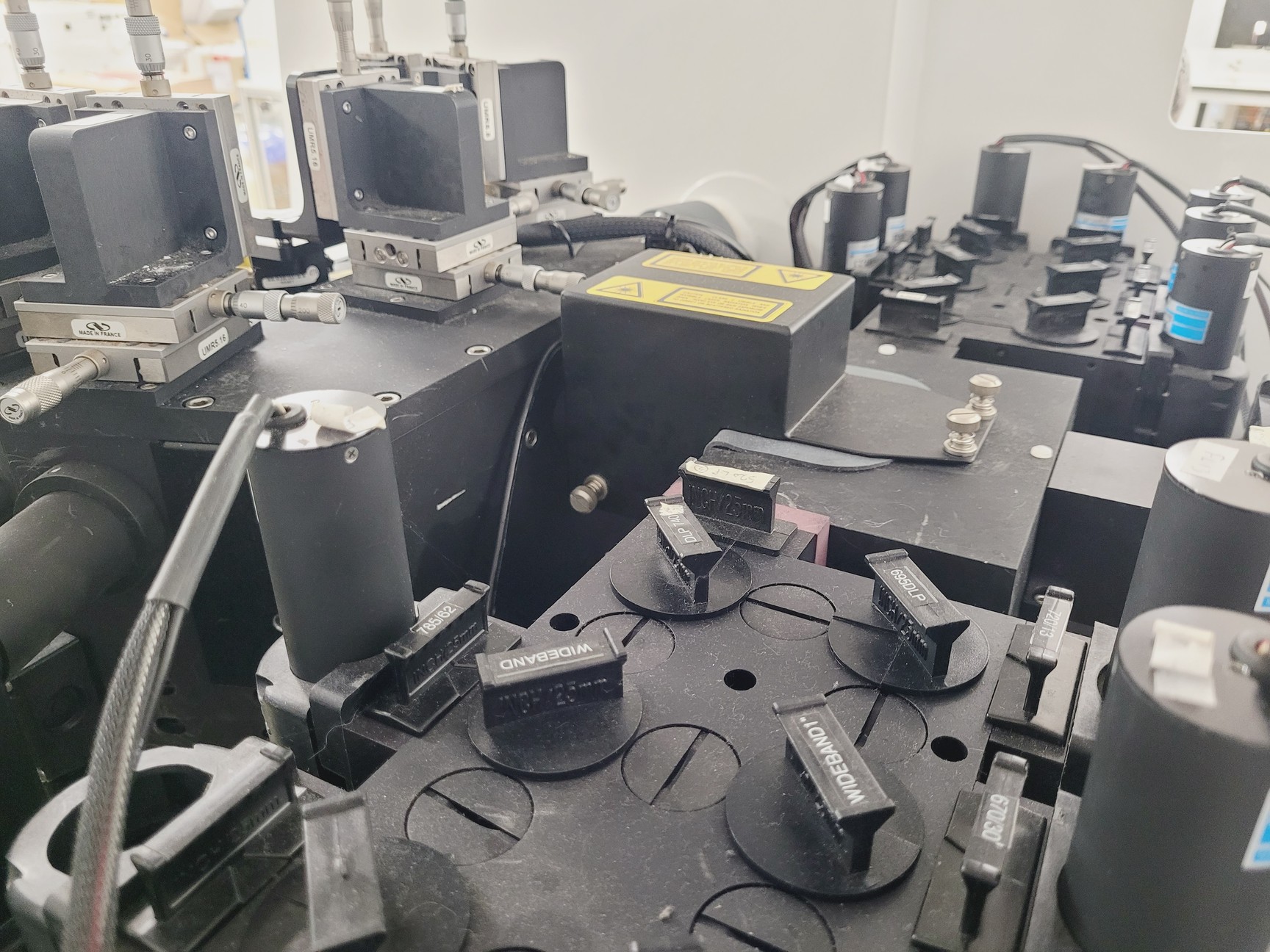 Image of Beckman Coulter MoFlo Laser Cytomation System w/ MSC Class II Safety Cabinet S/R