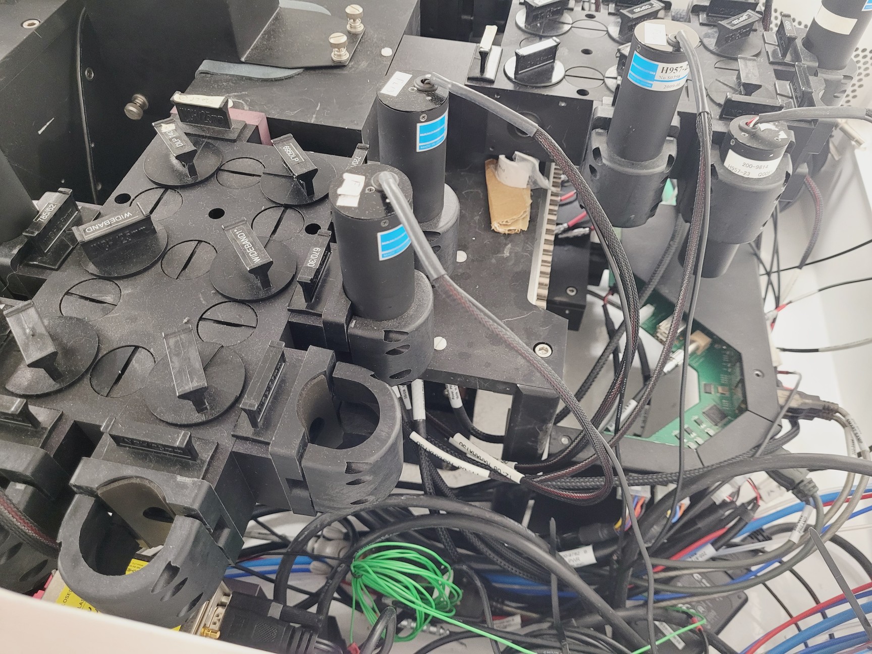 Image of Beckman Coulter MoFlo Laser Cytomation System w/ MSC Class II Safety Cabinet S/R