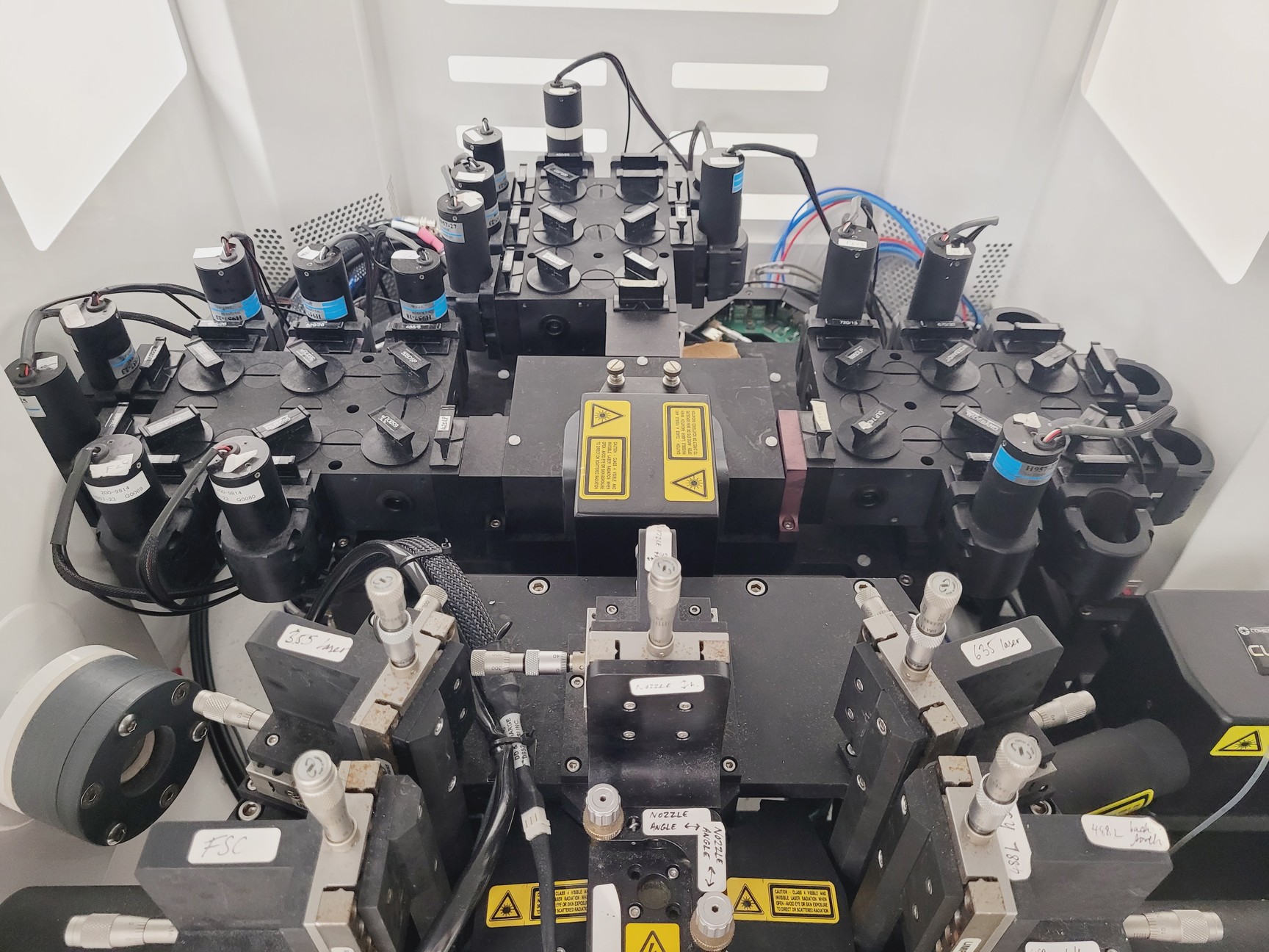 Image of Beckman Coulter MoFlo Laser Cytomation System w/ MSC Class II Safety Cabinet S/R