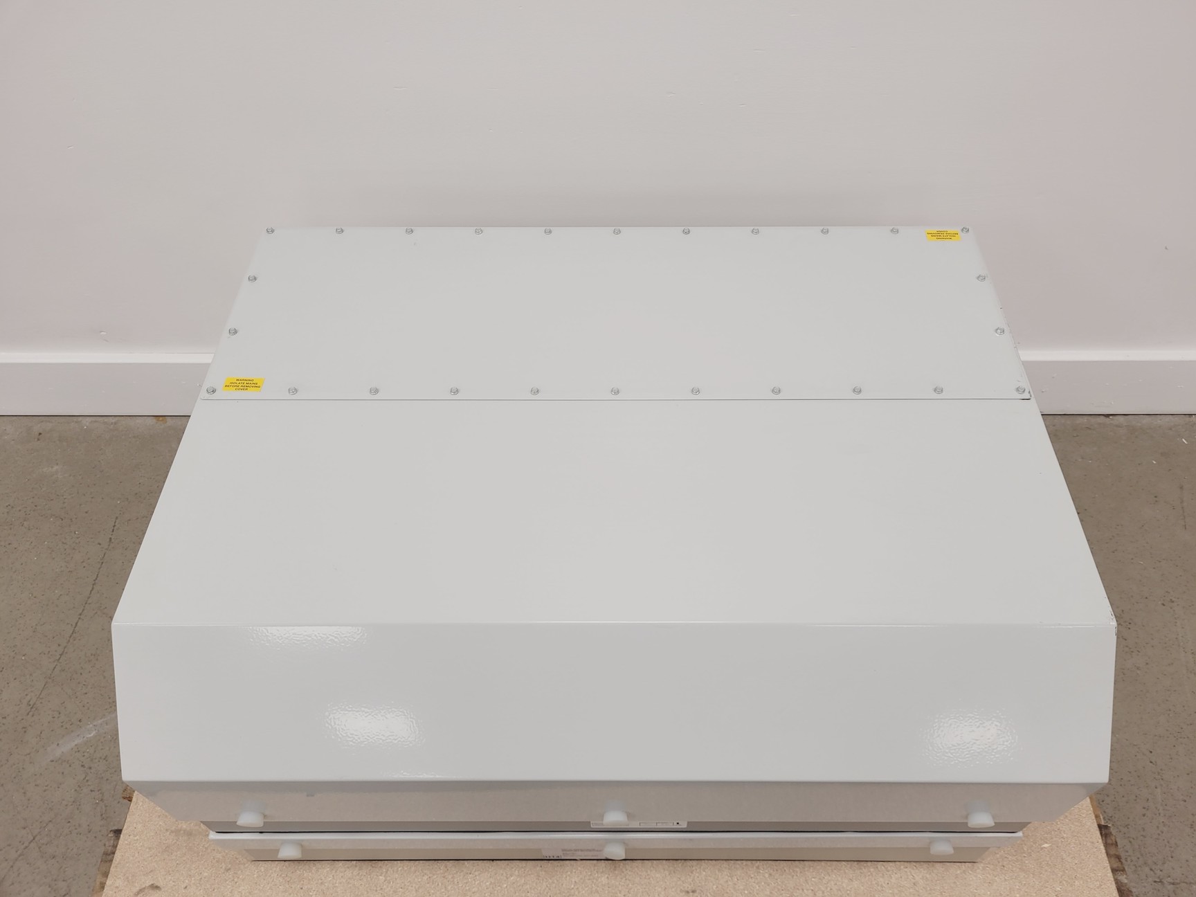Image of Beckman Coulter MoFlo Laser Cytomation System w/ MSC Class II Safety Cabinet S/R