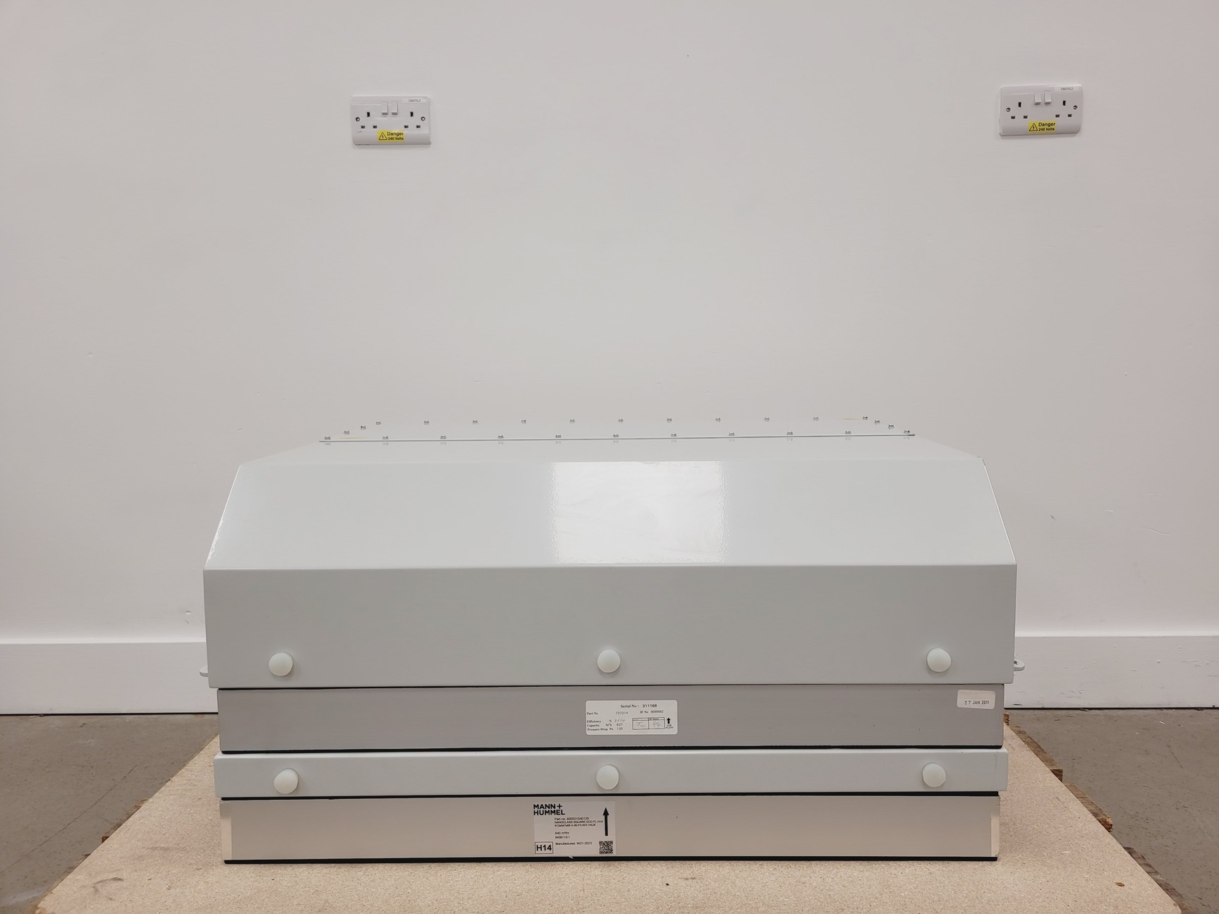 Image of Beckman Coulter MoFlo Laser Cytomation System w/ MSC Class II Safety Cabinet S/R
