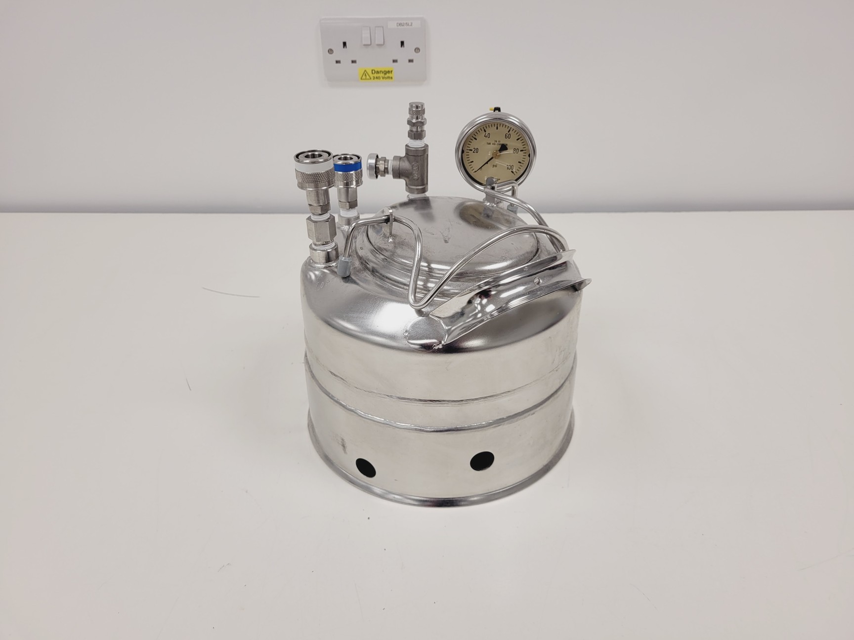 Image of Beckman Coulter MoFlo Laser Cytomation System w/ MSC Class II Safety Cabinet S/R